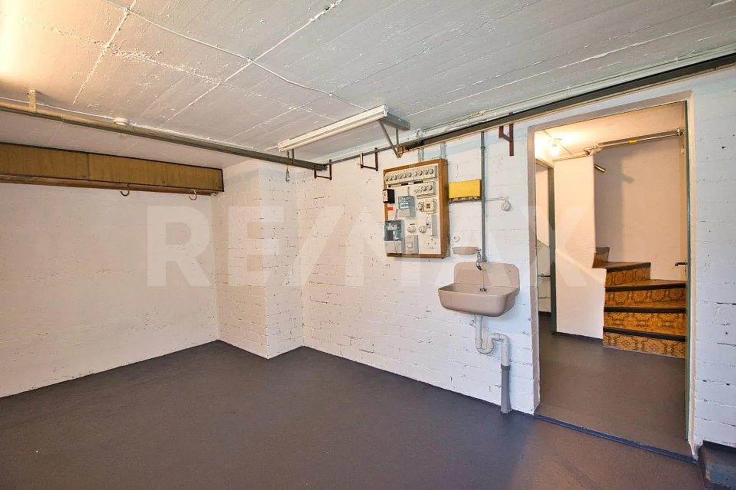 Renovated semi-detached house with garden ready for immediate occupancy - Photo 8 of 13