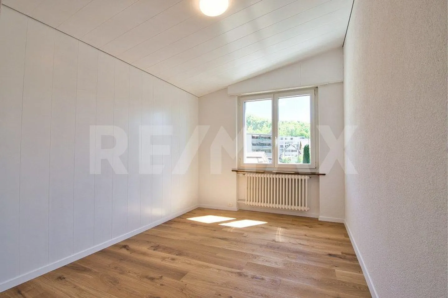 Renovated semi-detached house with garden ready for immediate occupancy - Photo 5 of 13