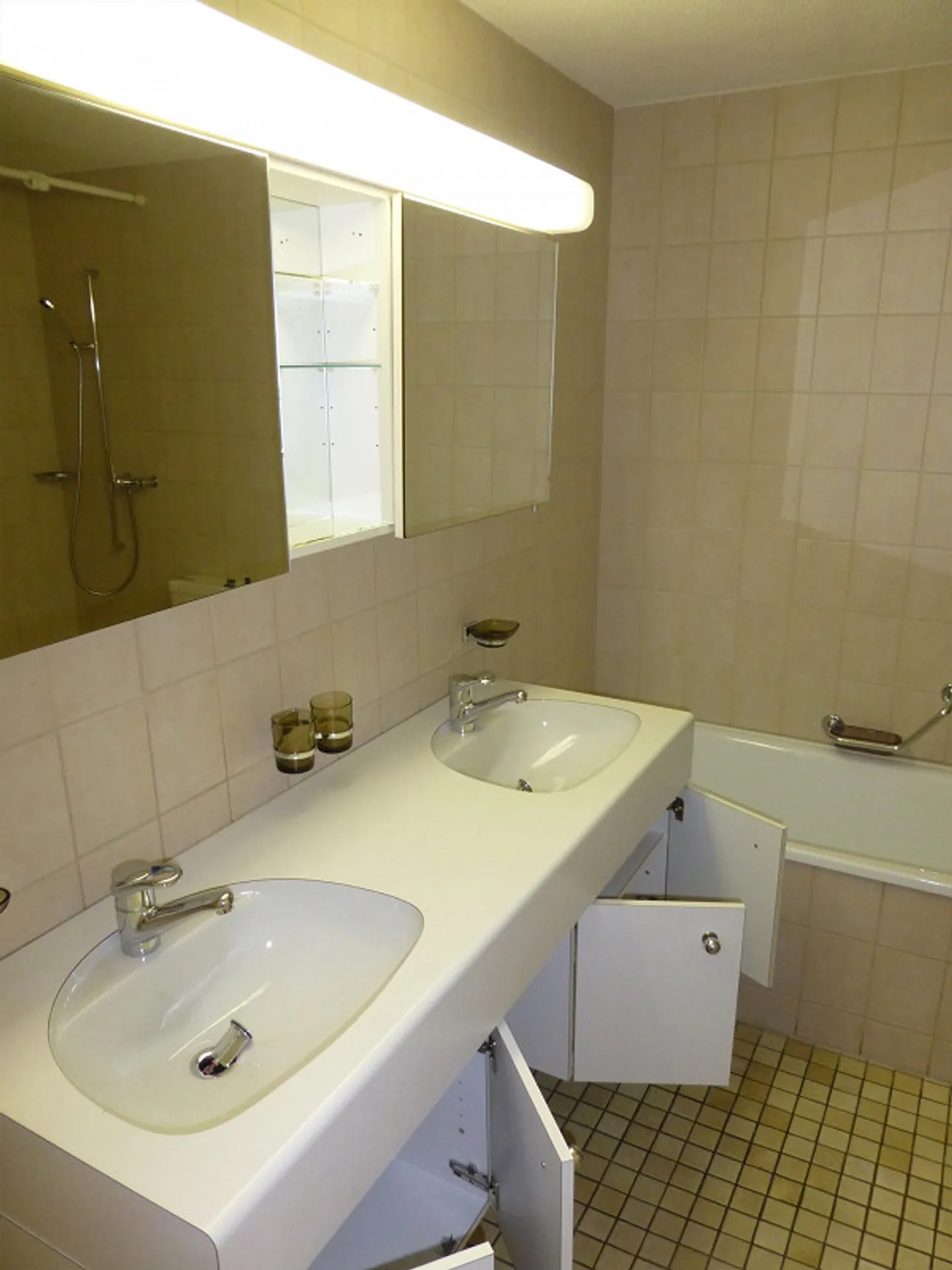 Spacious, Quiet 4.5 Room Apartment - Photo 4 of 8