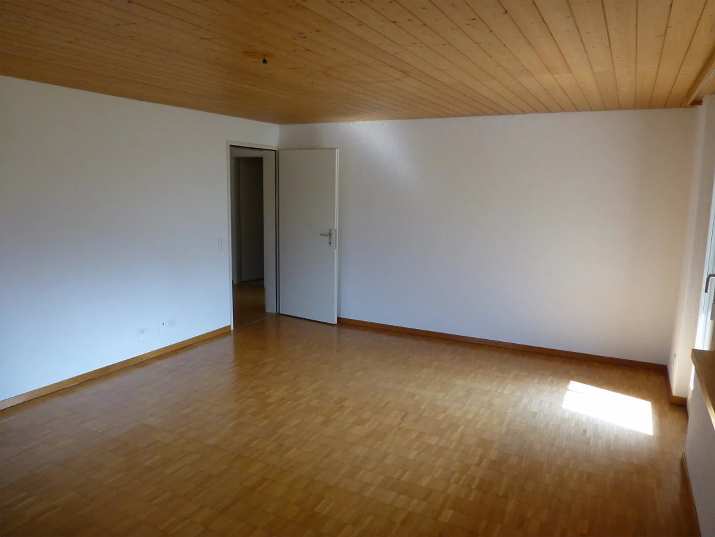 Spacious, Quiet 4.5 Room Apartment - Photo 5 of 8