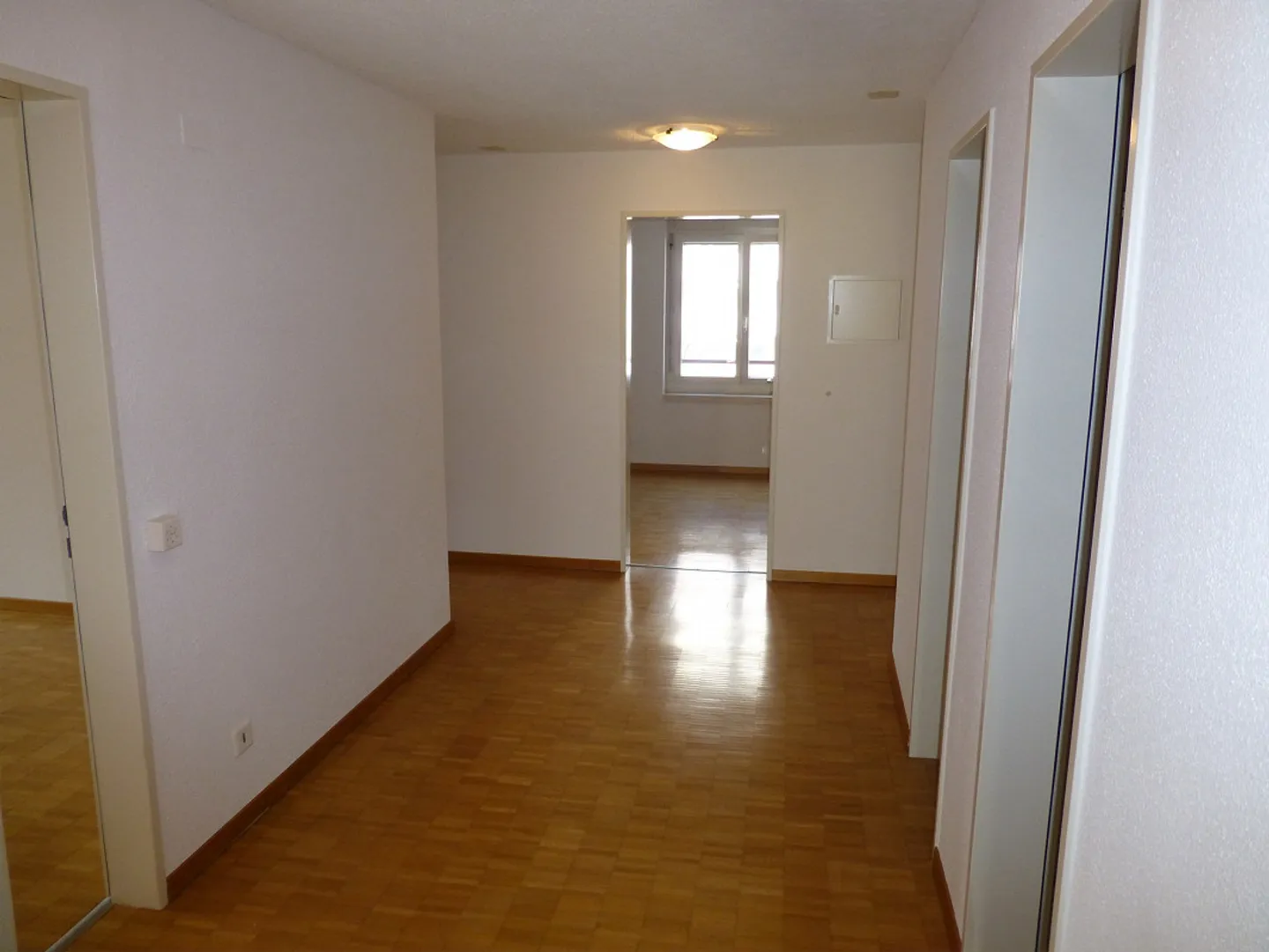 Spacious, Quiet 4.5 Room Apartment - Photo 7 of 8