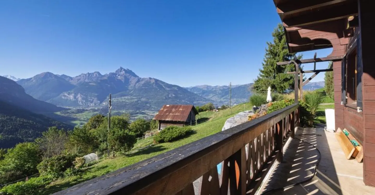 Individual chalet with 7.5 rooms 3 min. by car from Gryon/Barboleuse - Photo 1 of 12