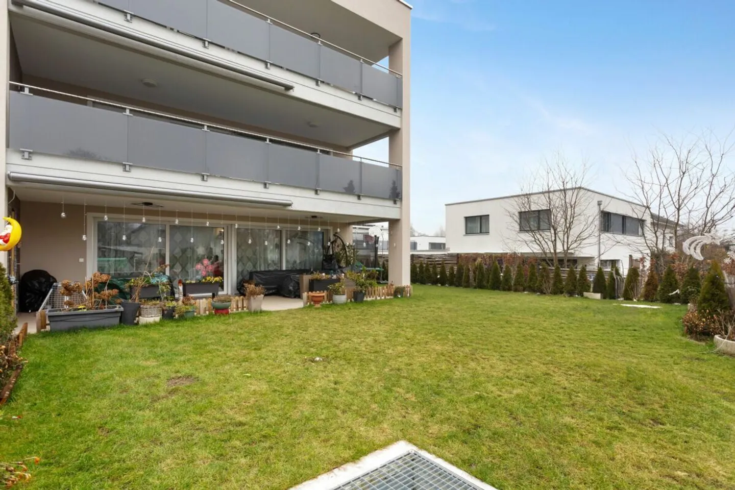 Appartamento al piano terra di 5,5 stanze con finiture eleganti e grande giardino - Foto 8 di 10