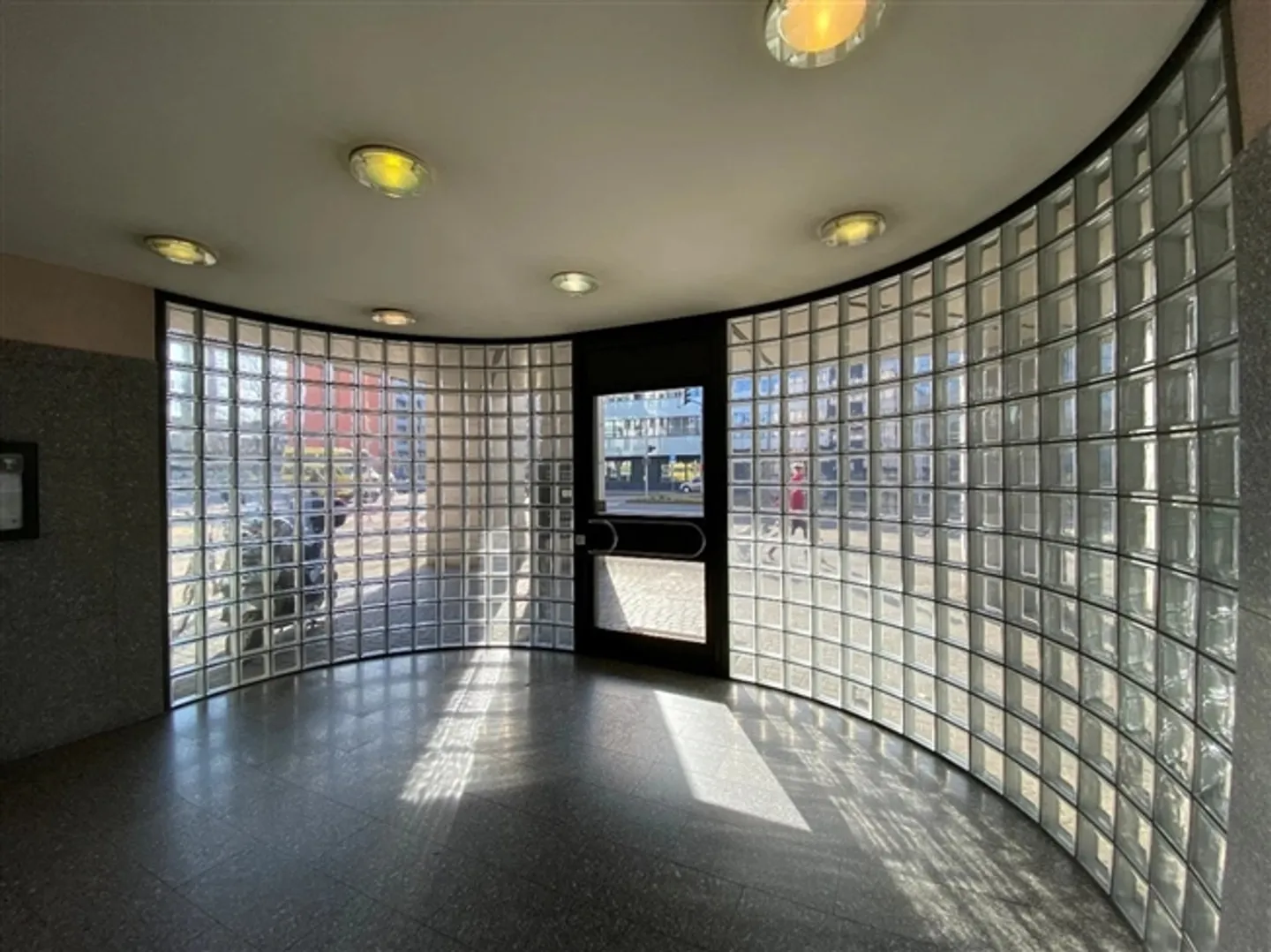 Bureaux joliment meublés - Photo 2 sur 16