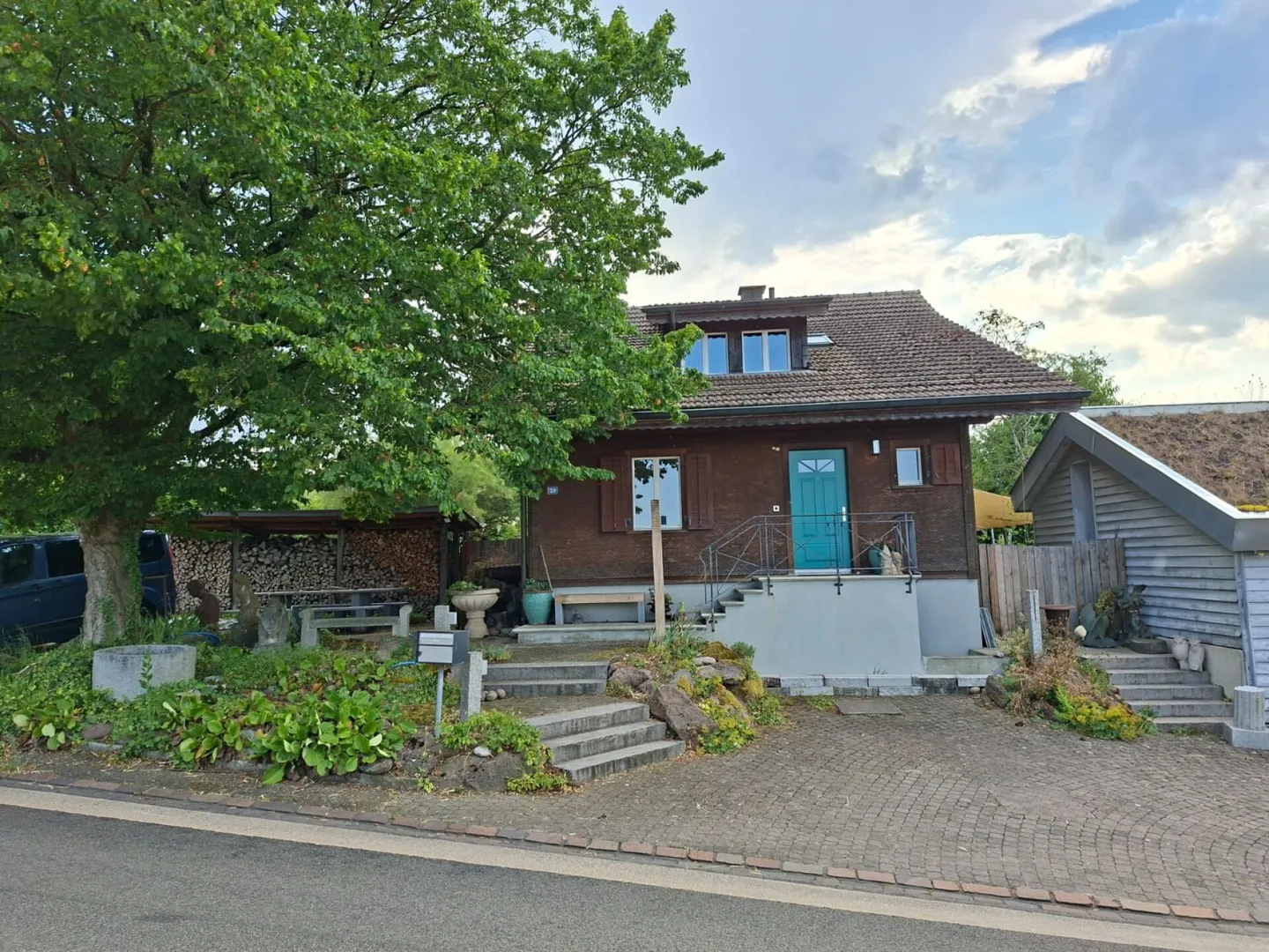 Charmantes Einfamilienhaus mit Garten - Foto 2 von 14