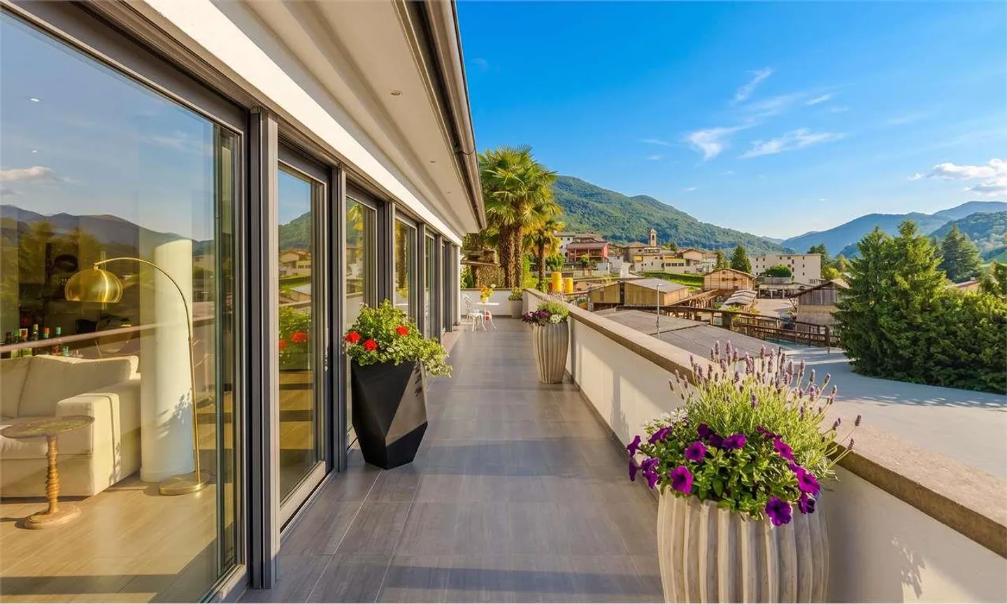 Villa moderna a pochi minuti dal centro di Lugano - Foto 1 di 13