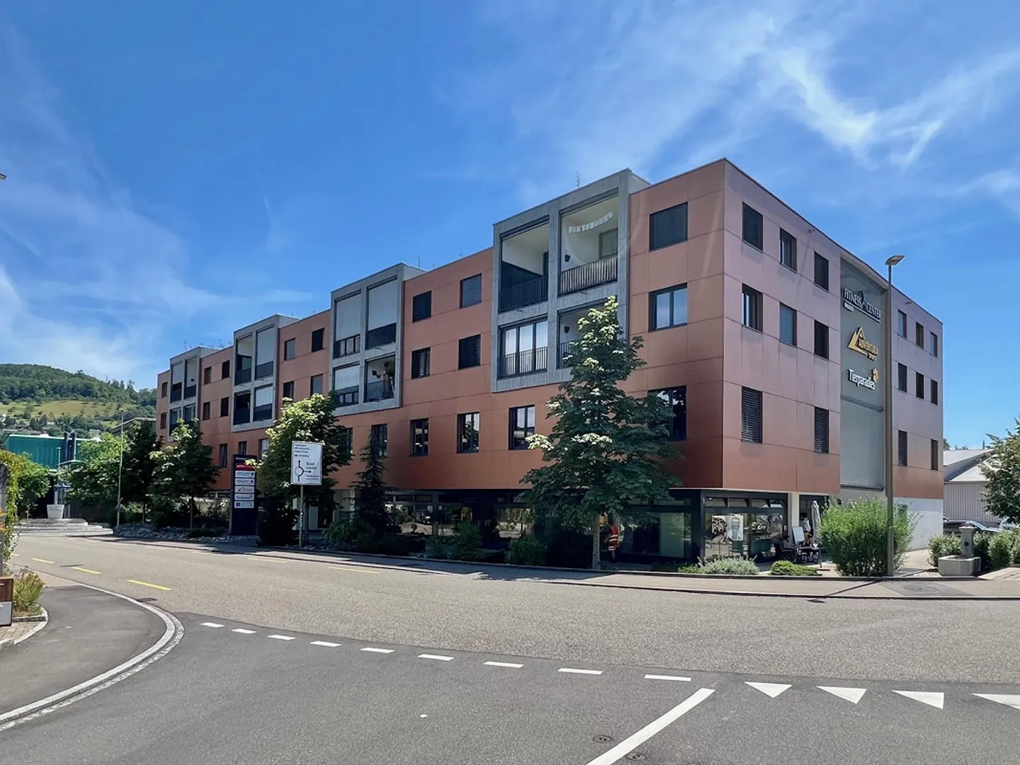 Moderne 4.5-Zimmer-Wohnung mit Loggia - Foto 1 von 8