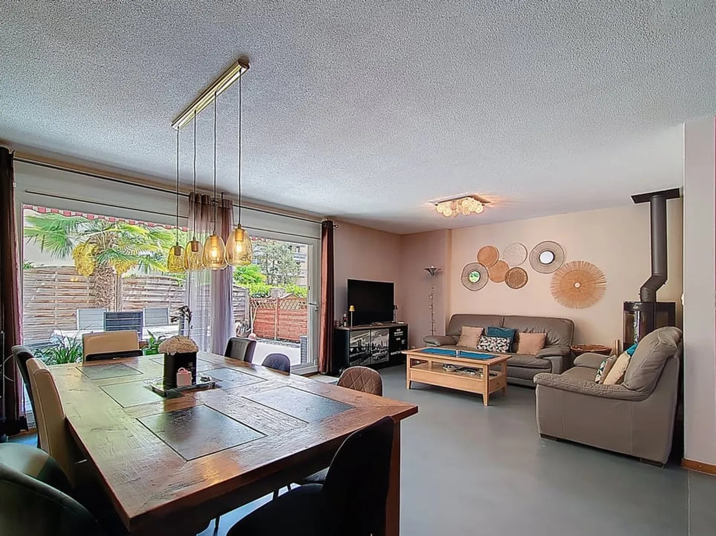 ESCLUSIVO: A 2 minuti dal lago! Casa di 5.5P con grande terrazza e vista - Foto 1 di 13