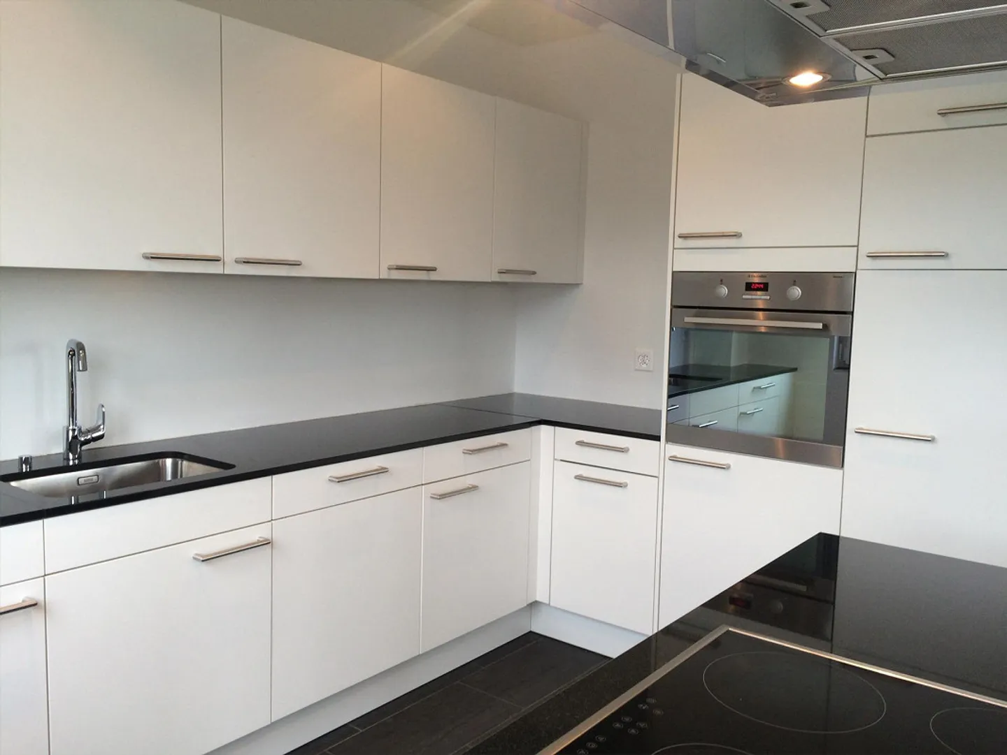 Moderne 4.5-Zimmer-Wohnung mit Loggia - Foto 4 von 8