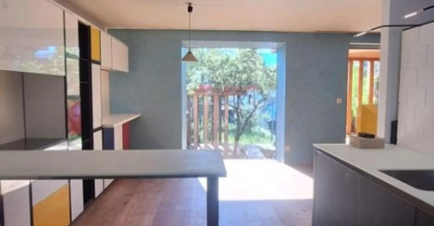 Casa a schiera affascinante con terrazza - Foto 4 di 15