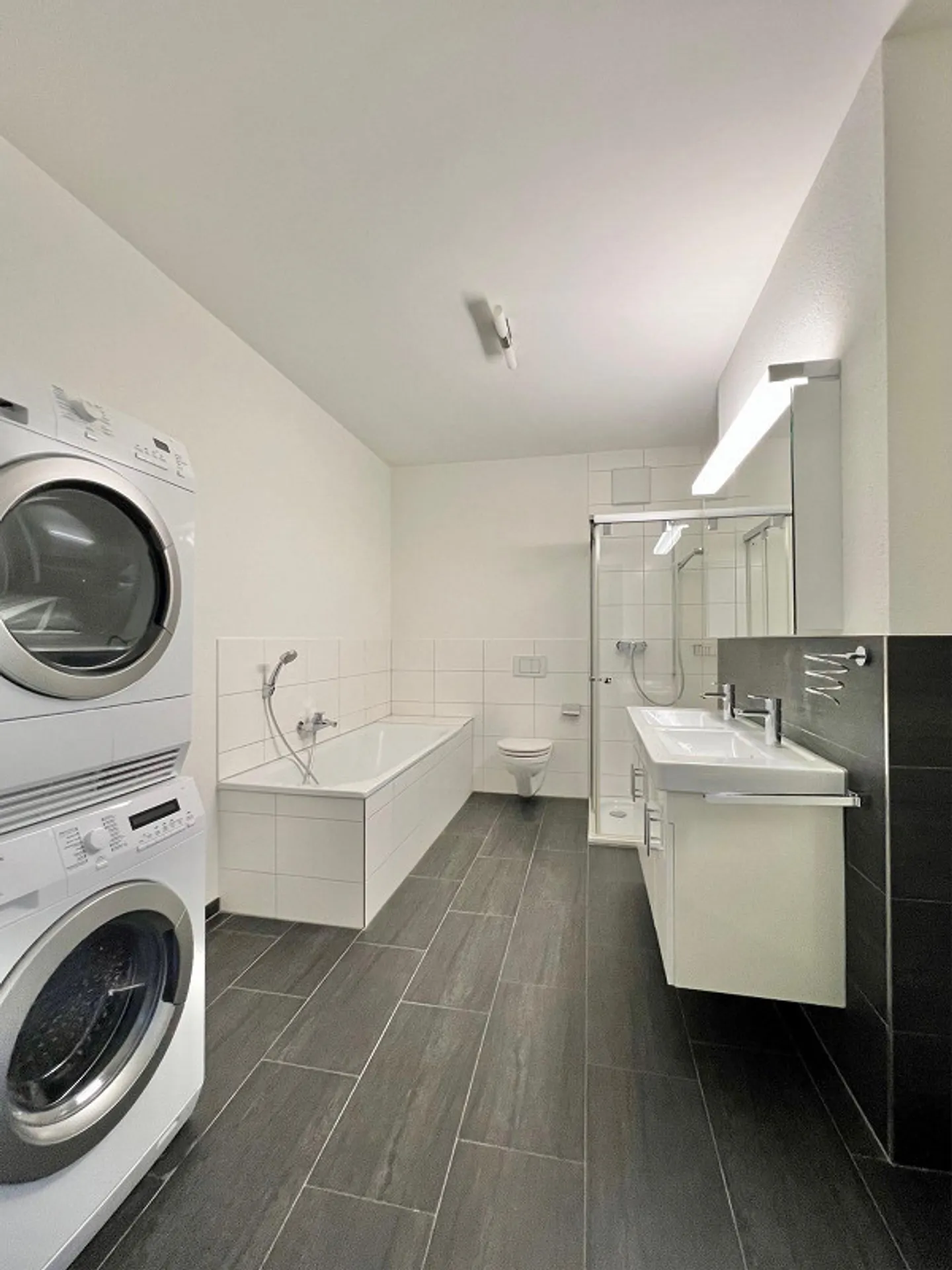 Moderne 4.5-Zimmer-Wohnung mit Loggia - Foto 5 von 8