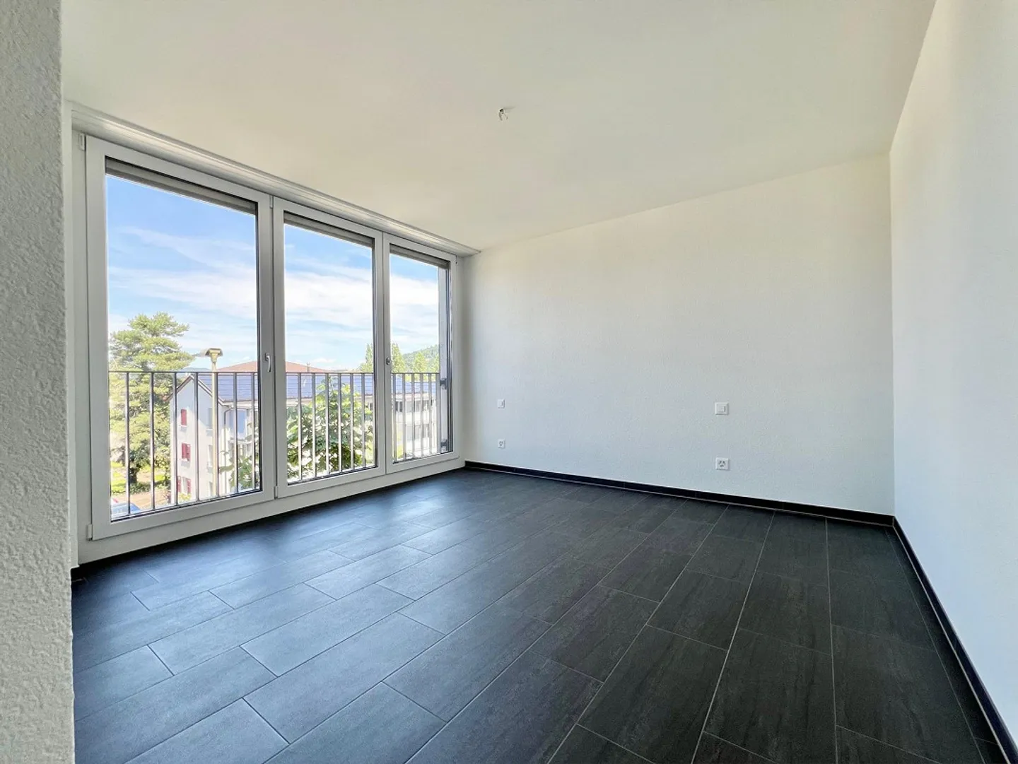 Moderne 4.5-Zimmer-Wohnung mit Loggia - Foto 7 von 8