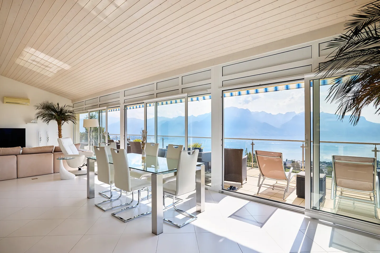 Very beautiful apartment with exceptional view of the Lake and the Alps - Photo 13 of 13