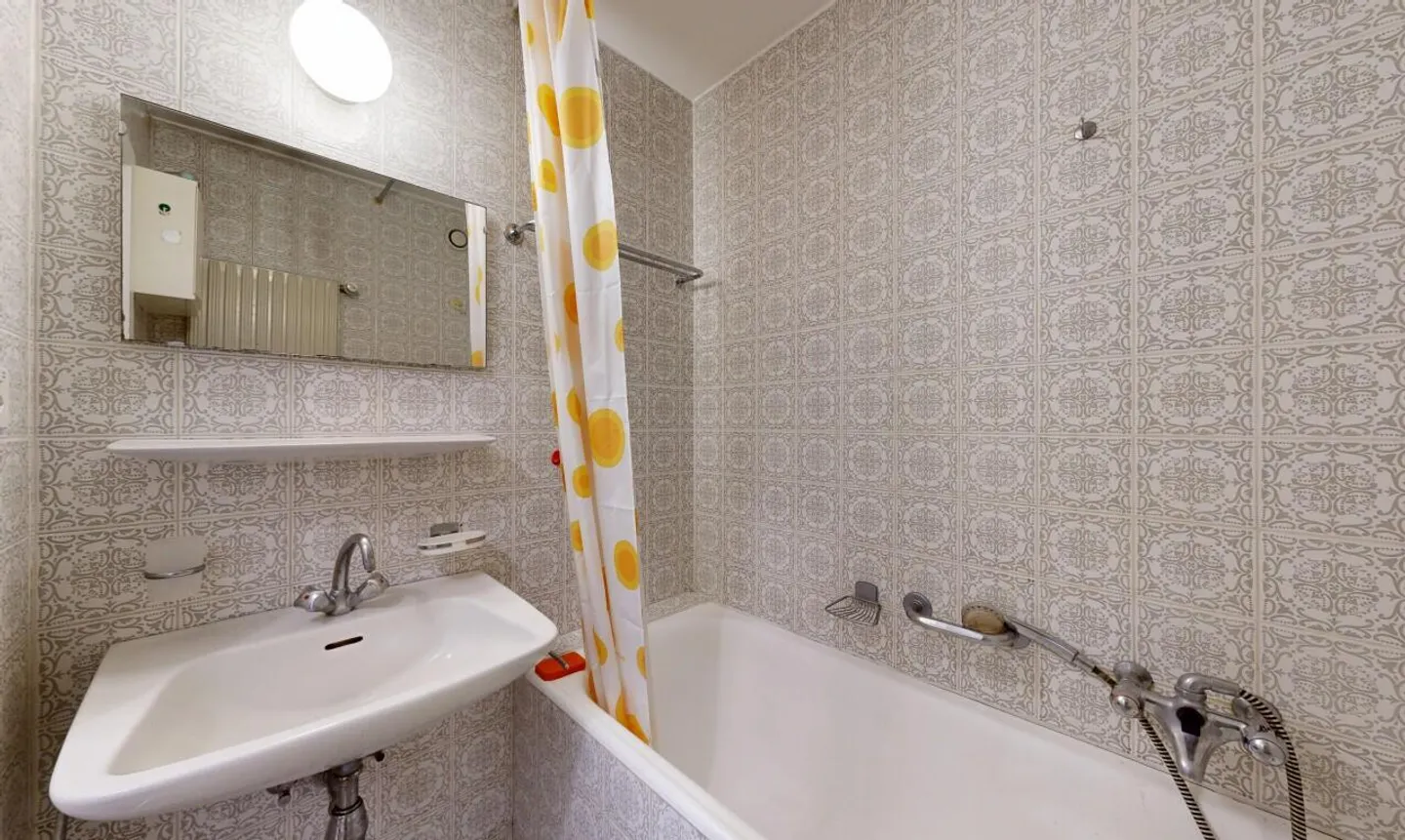 Bright studio with large balcony in the heart of Clarens - Photo 7 of 10