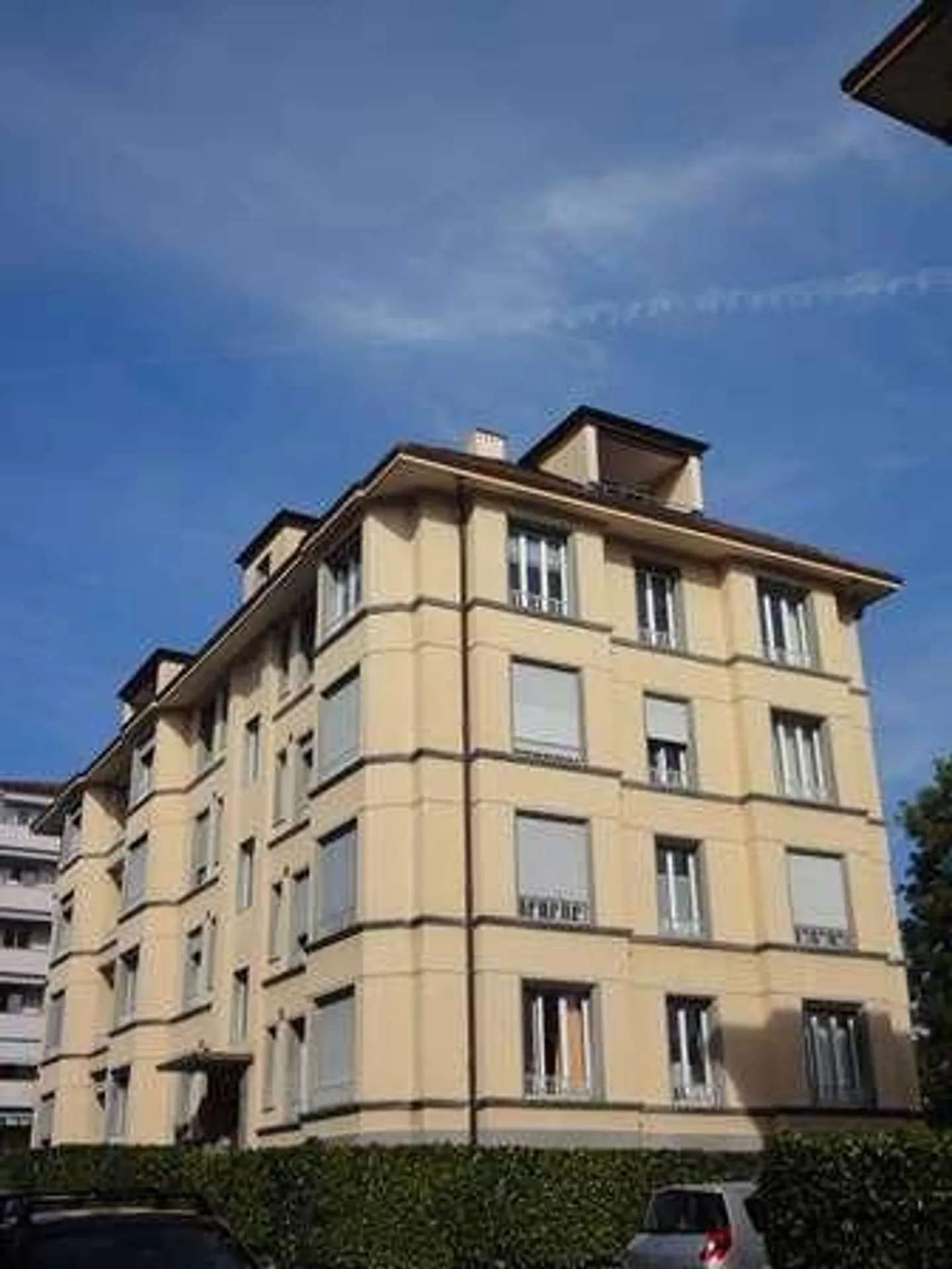 Geräumig und hell, nahe der av. de Cour! - Foto 1 von 5