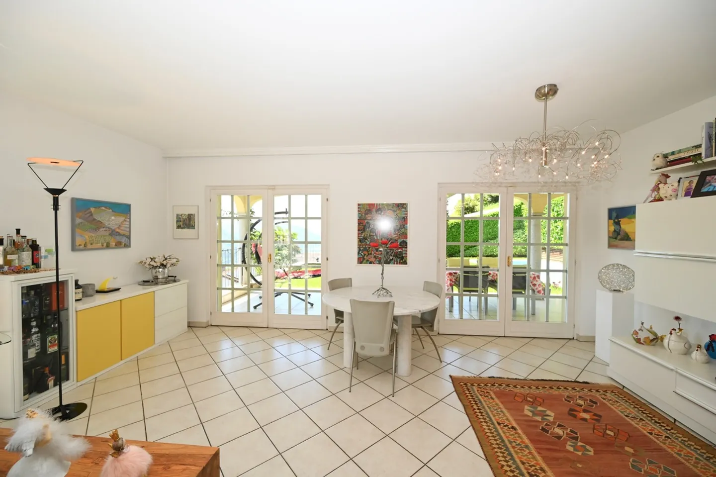 Elegante Villa Bifamiliare con Vista Panoramica sul Lago e Montagne - Foto 8 di 21