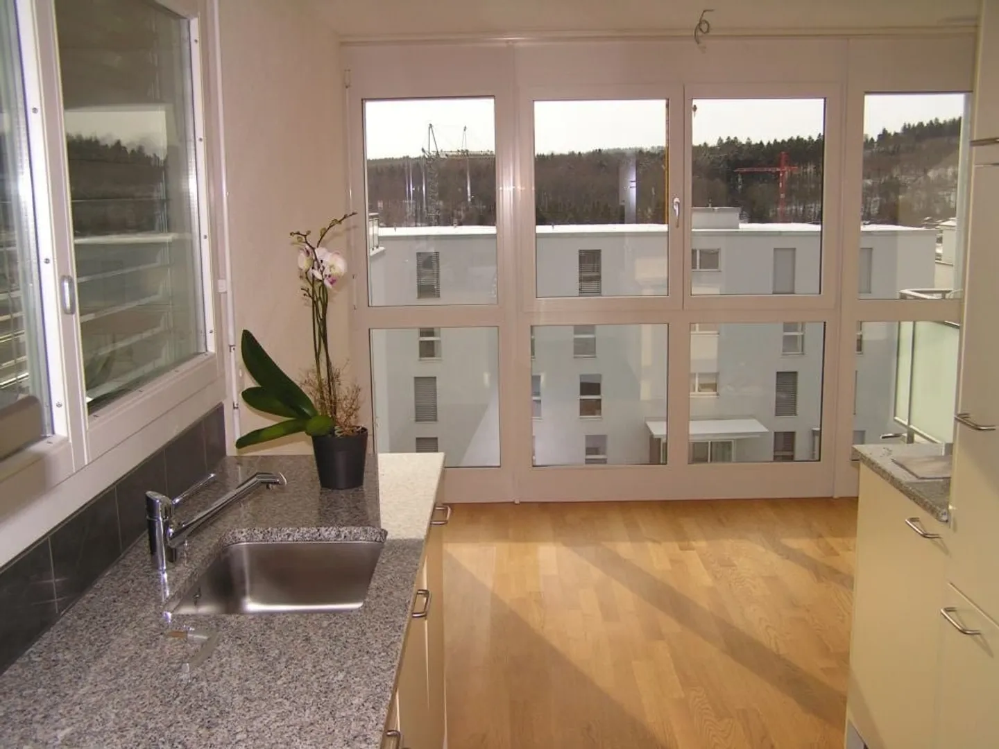 Modern 4.5-room apartment with balcony - Photo 3 of 10