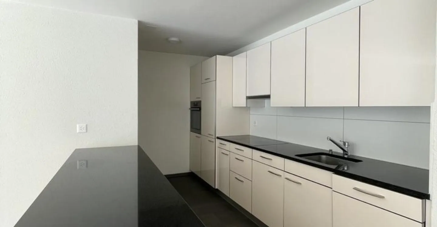 Summer Promotion - 1 Free Net Rent! - Photo 2 of 9