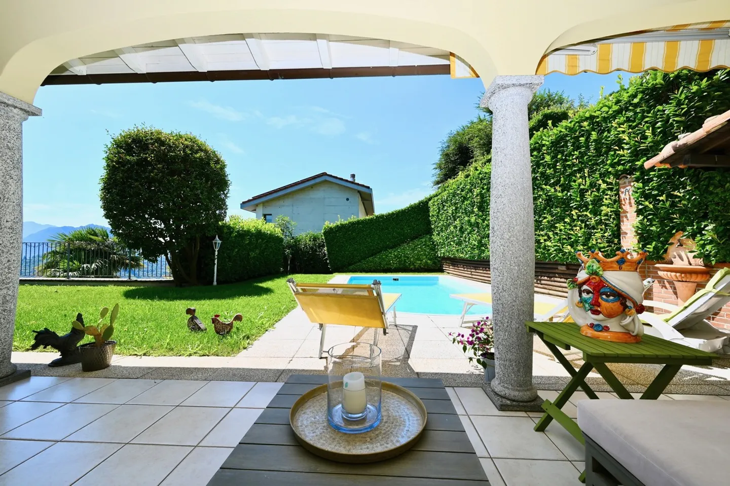 Elegante Villa Bifamiliare con Vista Panoramica sul Lago e Montagne - Foto 16 di 21