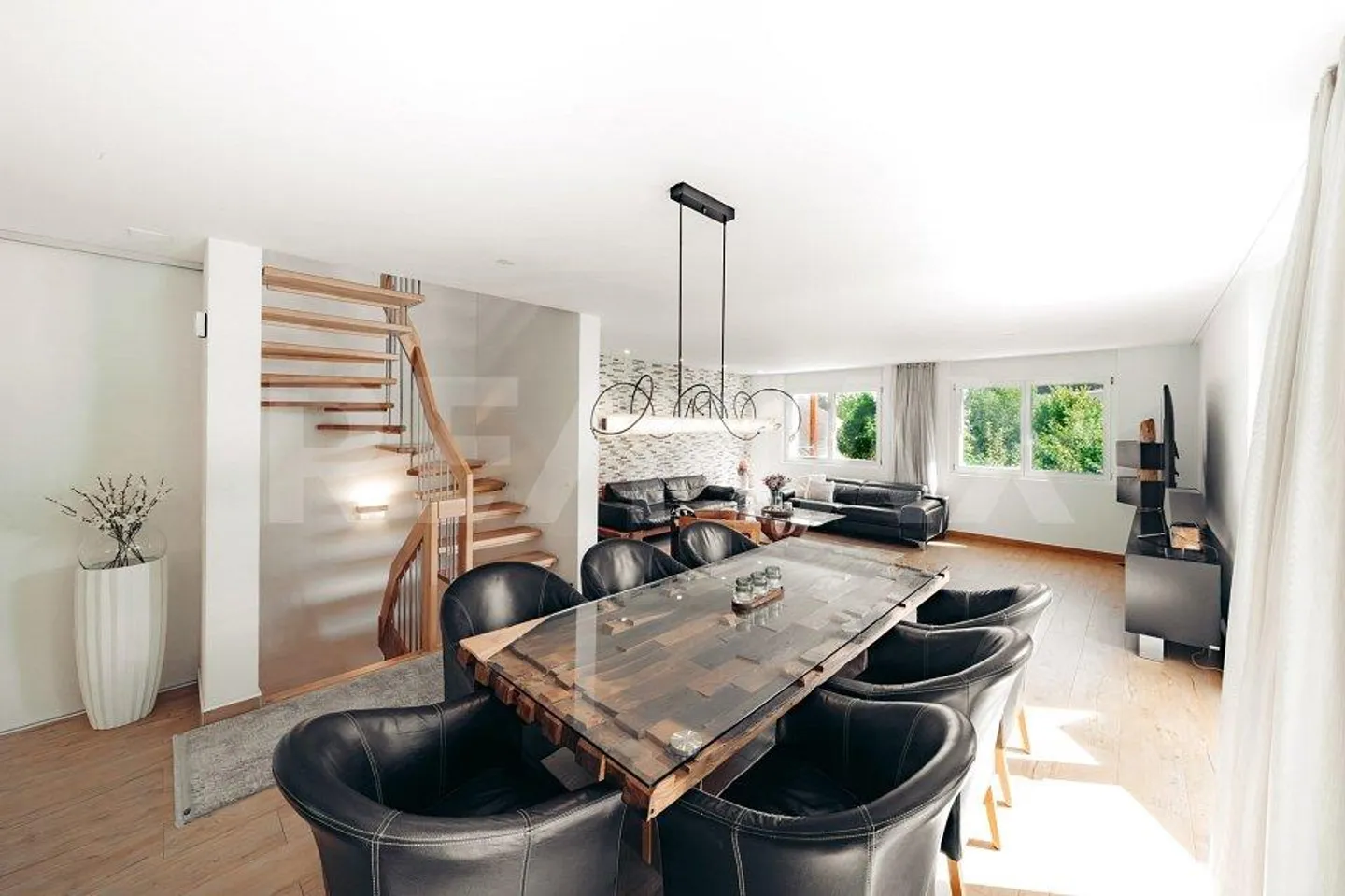 Geräumiges Doppelhaus mit Gästewohnung - Foto 3 von 13