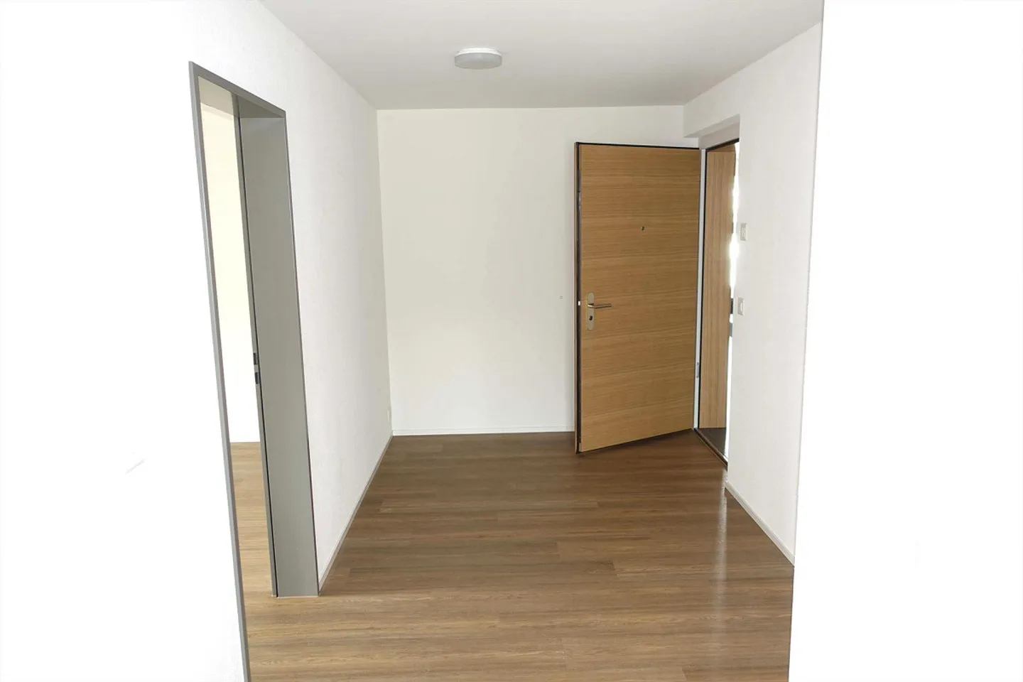 Helle 3 ½ Zimmerwohnung mit grossem Wintergarten und Balkon - Foto 5 di 9