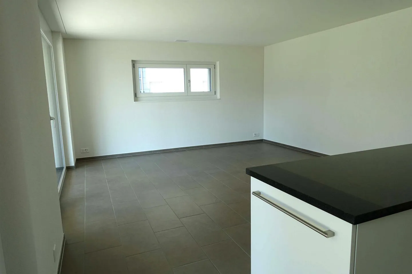 Helle 3 ½ Zimmerwohnung mit grossem Wintergarten und Balkon - Foto 2 di 9