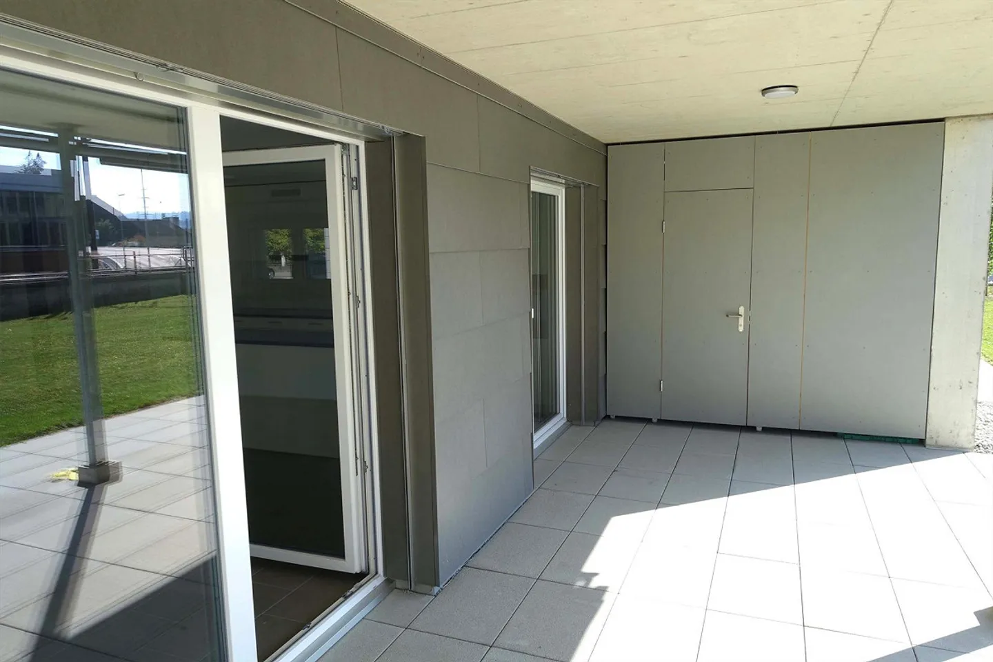 Helle 3 ½ Zimmerwohnung mit grossem Wintergarten und Balkon - Foto 3 di 9