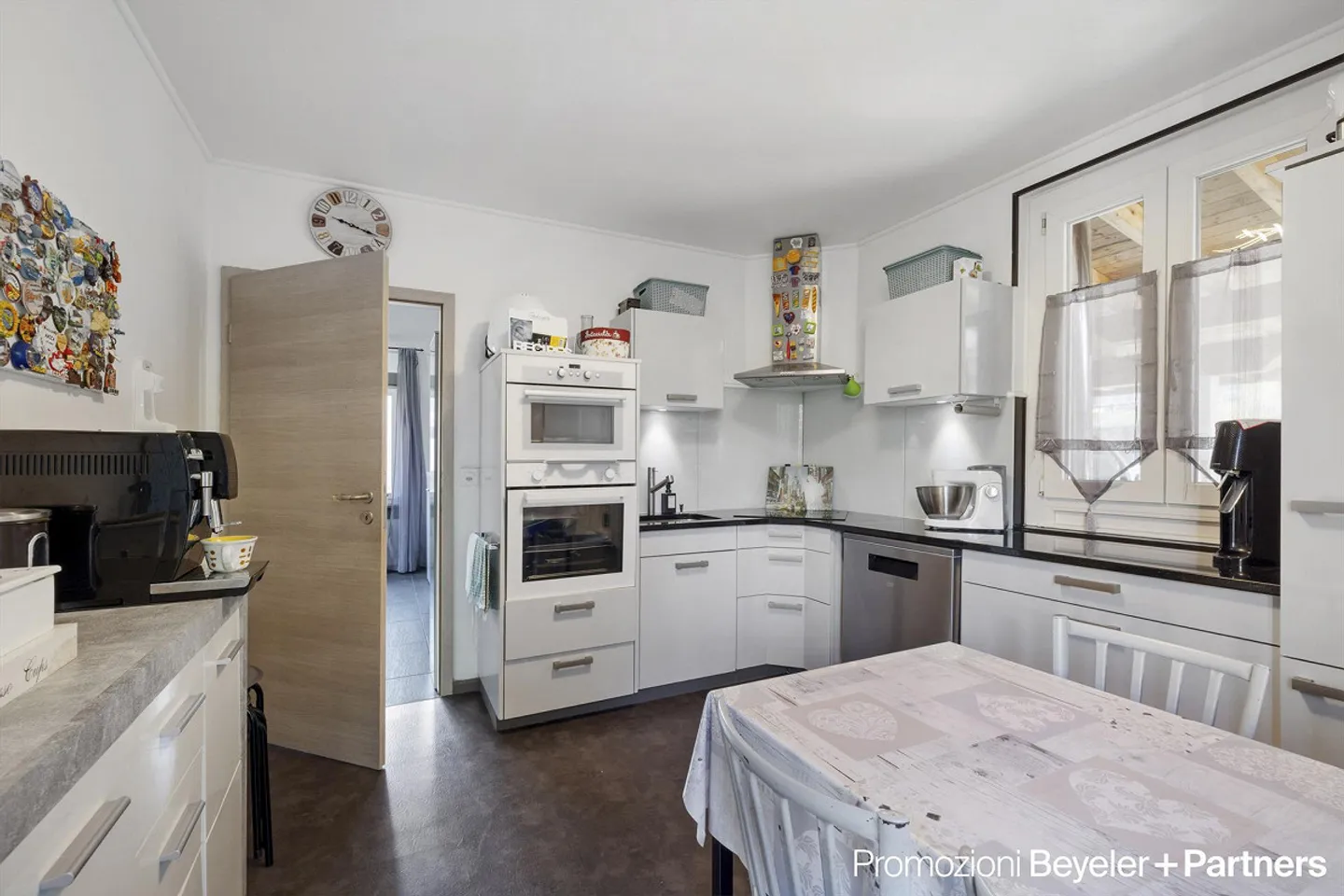 Casa bifamiliare con giardino privato e vista parziale sul lago a Piazzogna - Foto 5 di 15