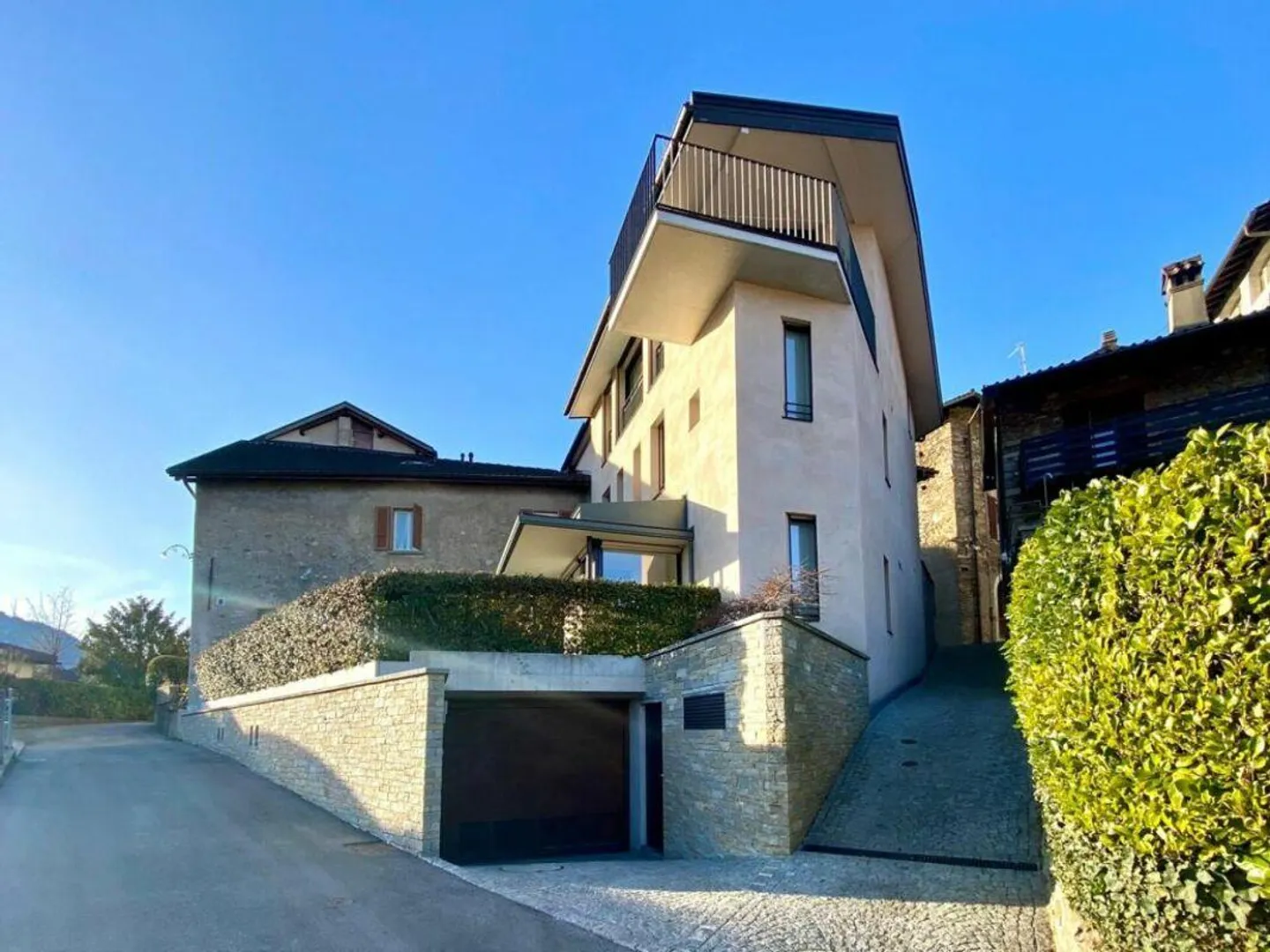 BREGANZONA · REFINED DUPLEX WITH TERRACE · EXCLUSIVE RESIDENCE - Photo 17 of 18