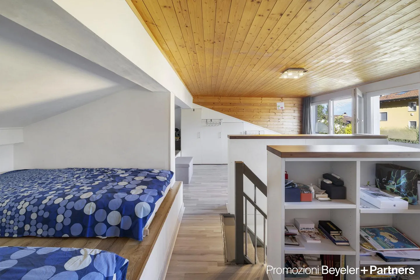 Casa bifamiliare con giardino privato e vista parziale sul lago a Piazzogna - Foto 10 di 15