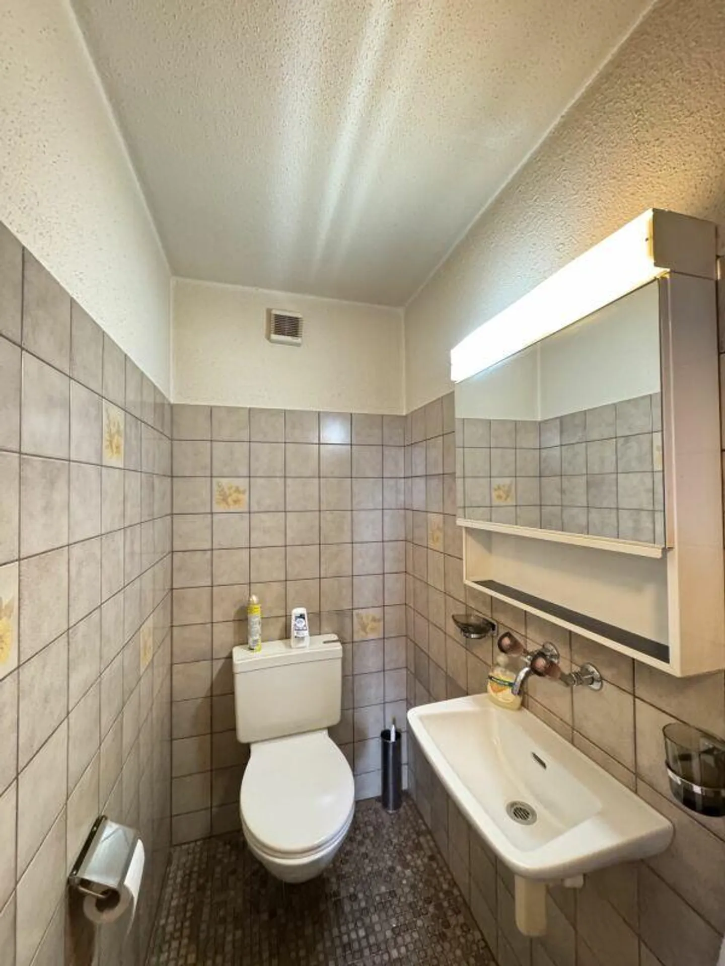 Cuisine rénovée - Appartement de 4,5 pièces confortable dans un emplacement calme - Photo 8 sur 9