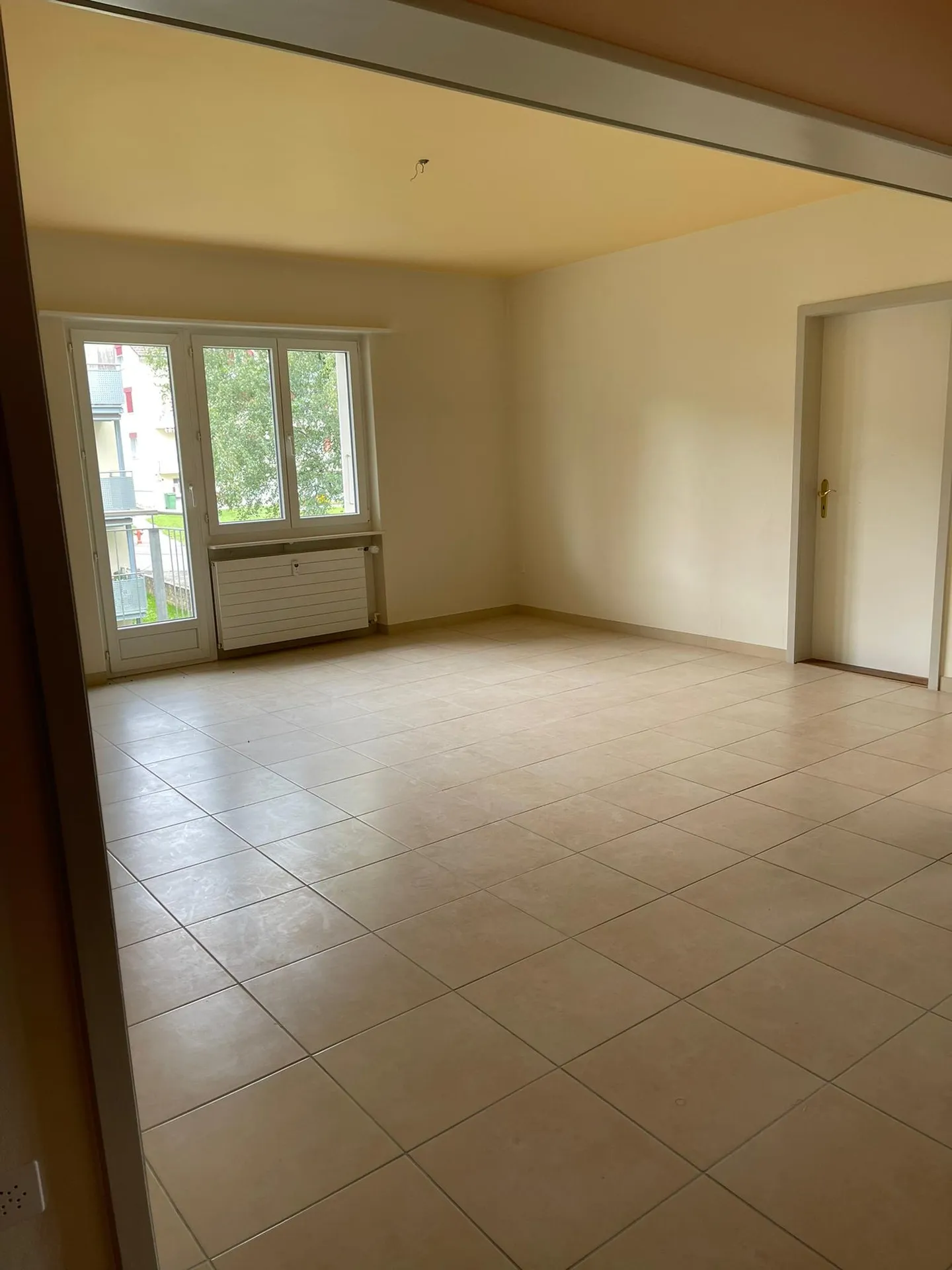 Appartamento moderno di 3 stanze a Brügg - Foto 1 di 7