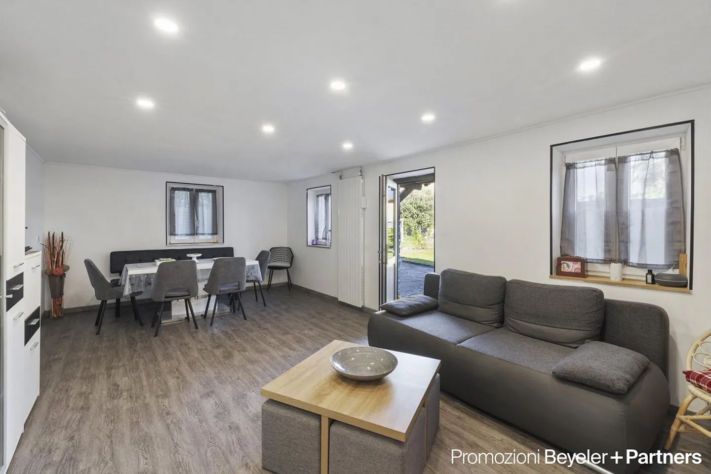Casa bifamiliare con giardino privato e vista parziale sul lago a Piazzogna - Foto 12 di 15