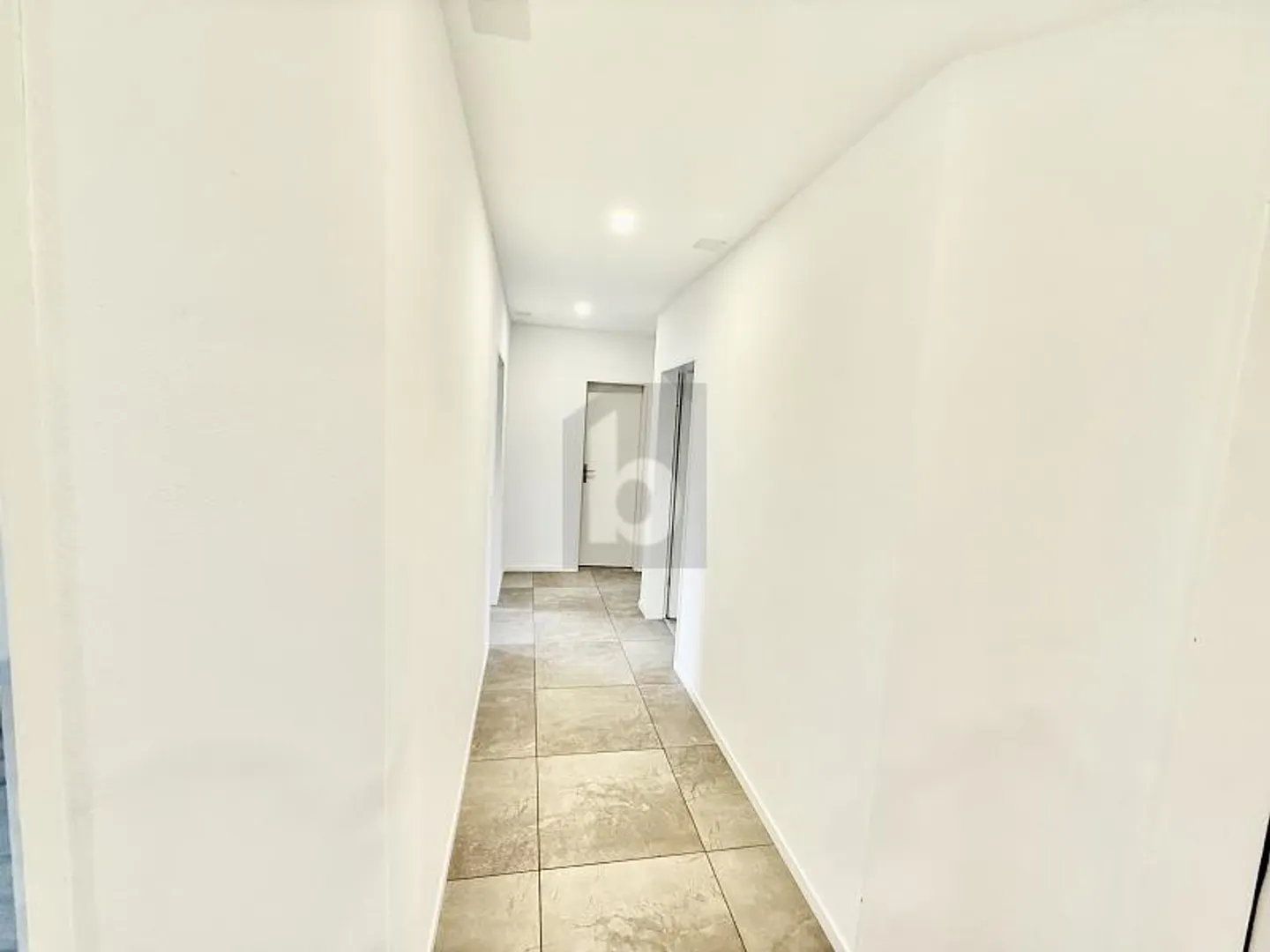 Appartement lumineux avec jardin - Photo 2 sur 6