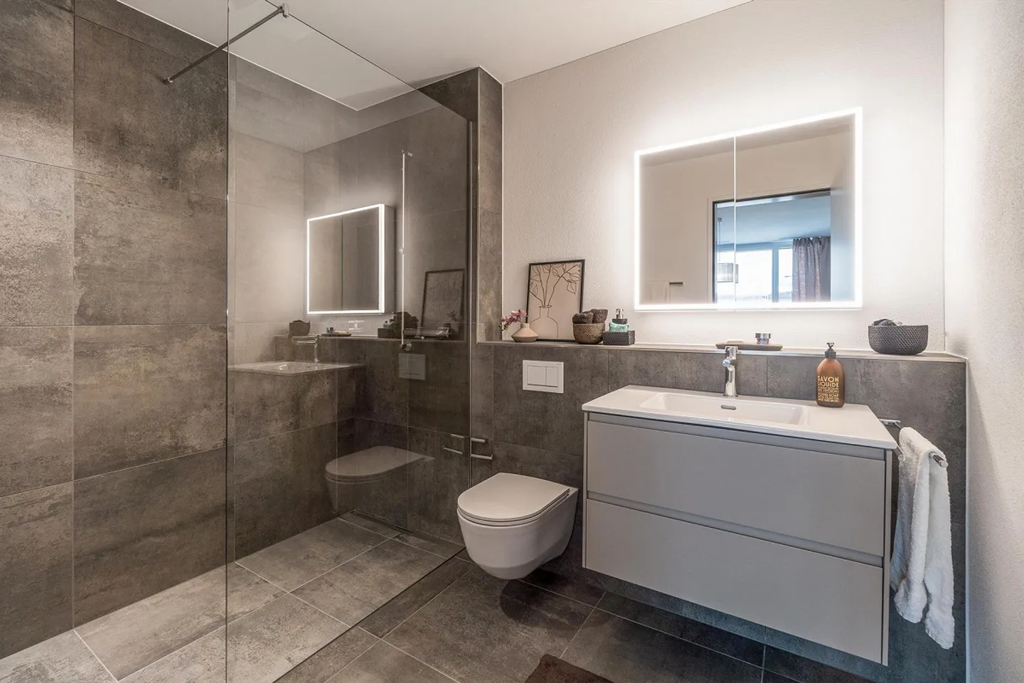 Appartement familial avec terrain de sport et école à proximité - Photo 7 sur 10