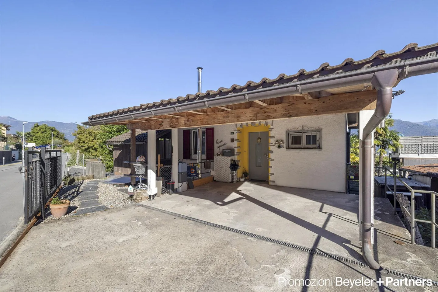 Casa bifamiliare con giardino privato e vista parziale sul lago a Piazzogna - Foto 15 di 15