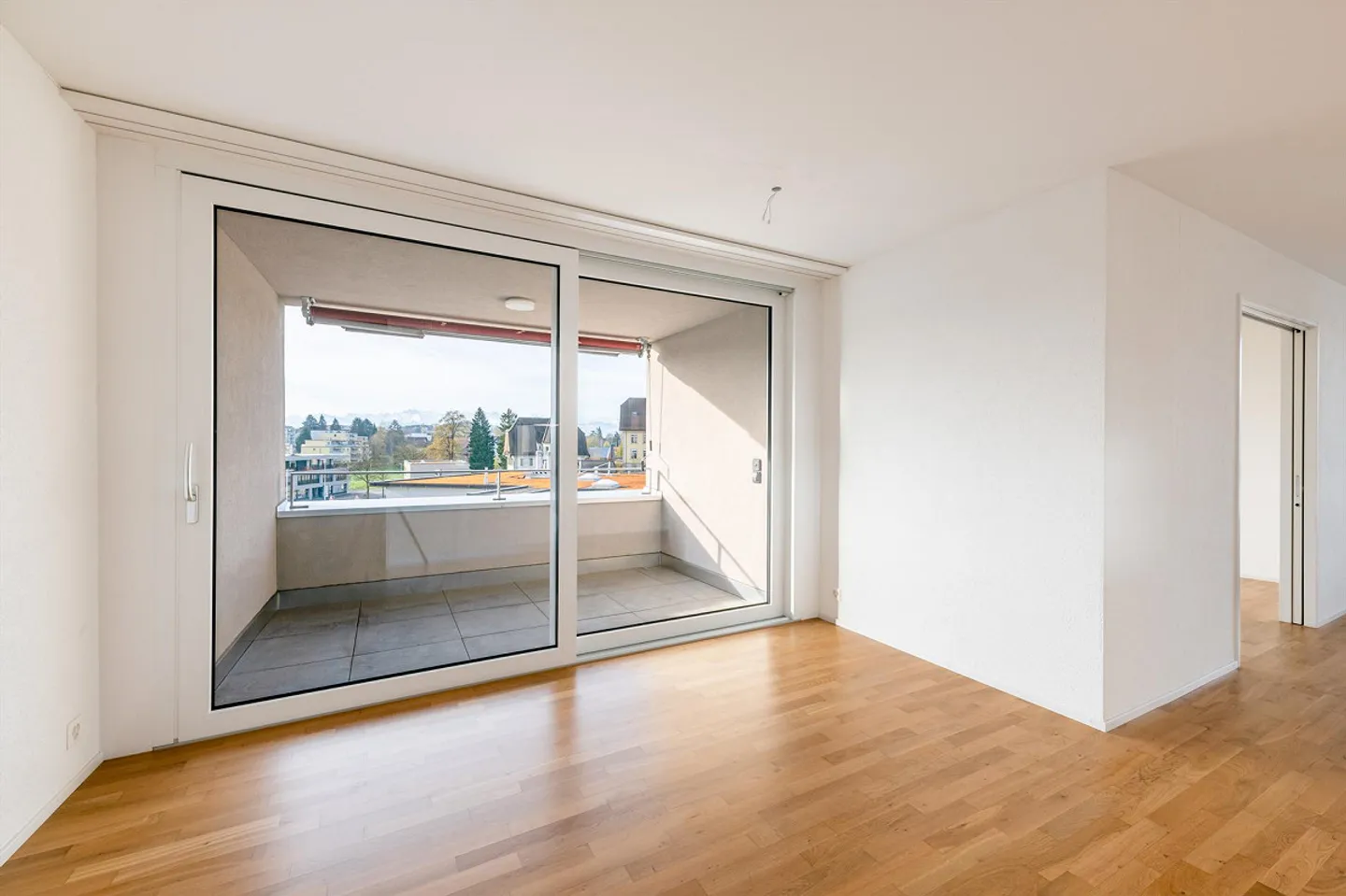 Beautiful modern 2.5 room apartment - Photo 2 of 9