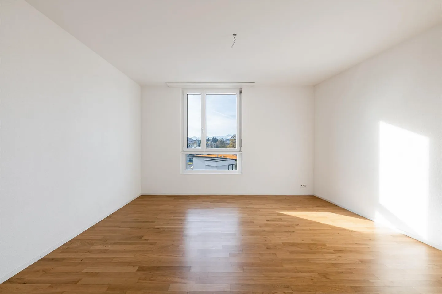 Beautiful modern 2.5 room apartment - Photo 4 of 9