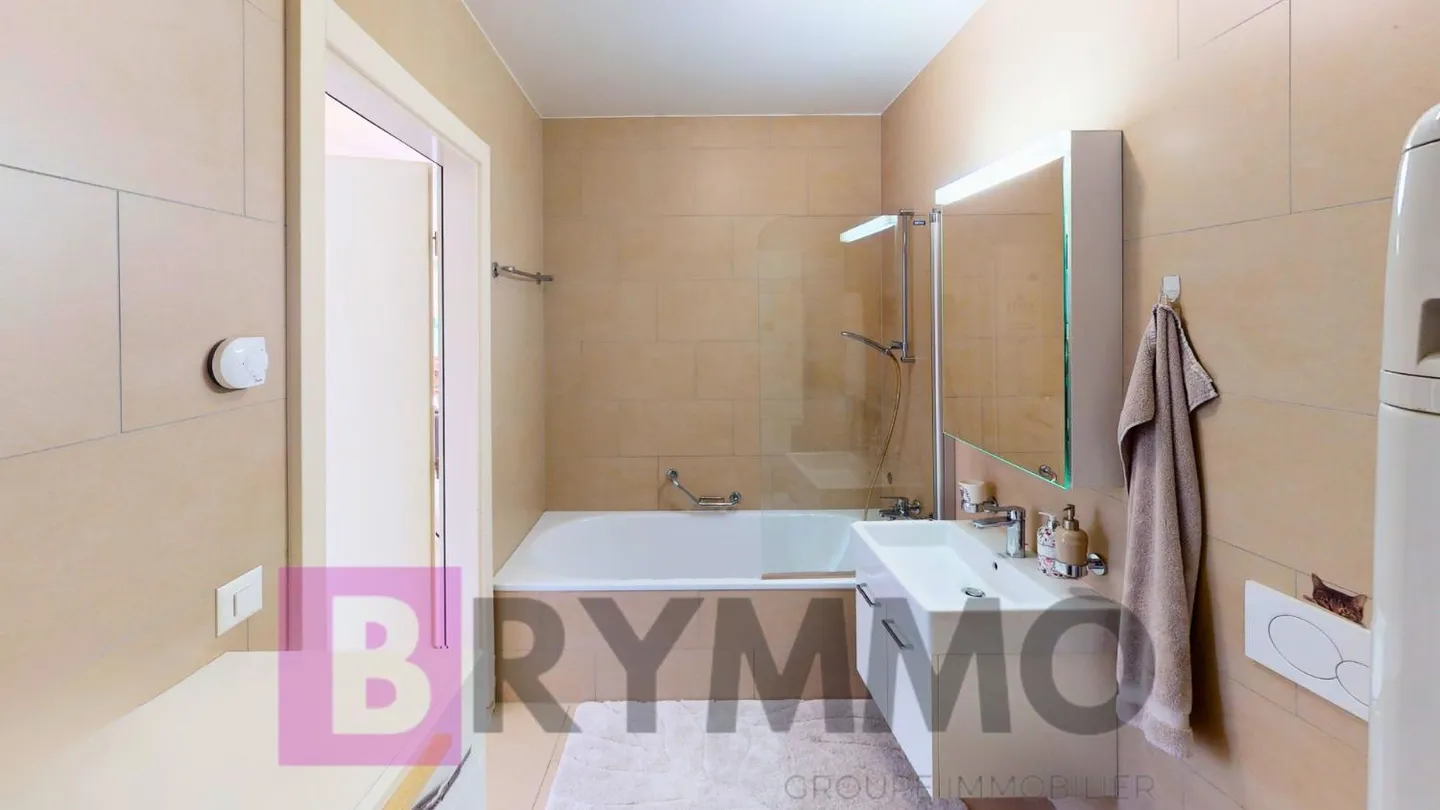 Zeitgenössische Wohnung mit Garten - Foto 8 von 11