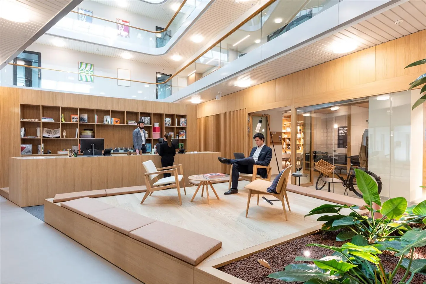 Un ufficio di coworking aperto dal design straordinario per 10 persone in Spaces Nations - Foto 7 di 15