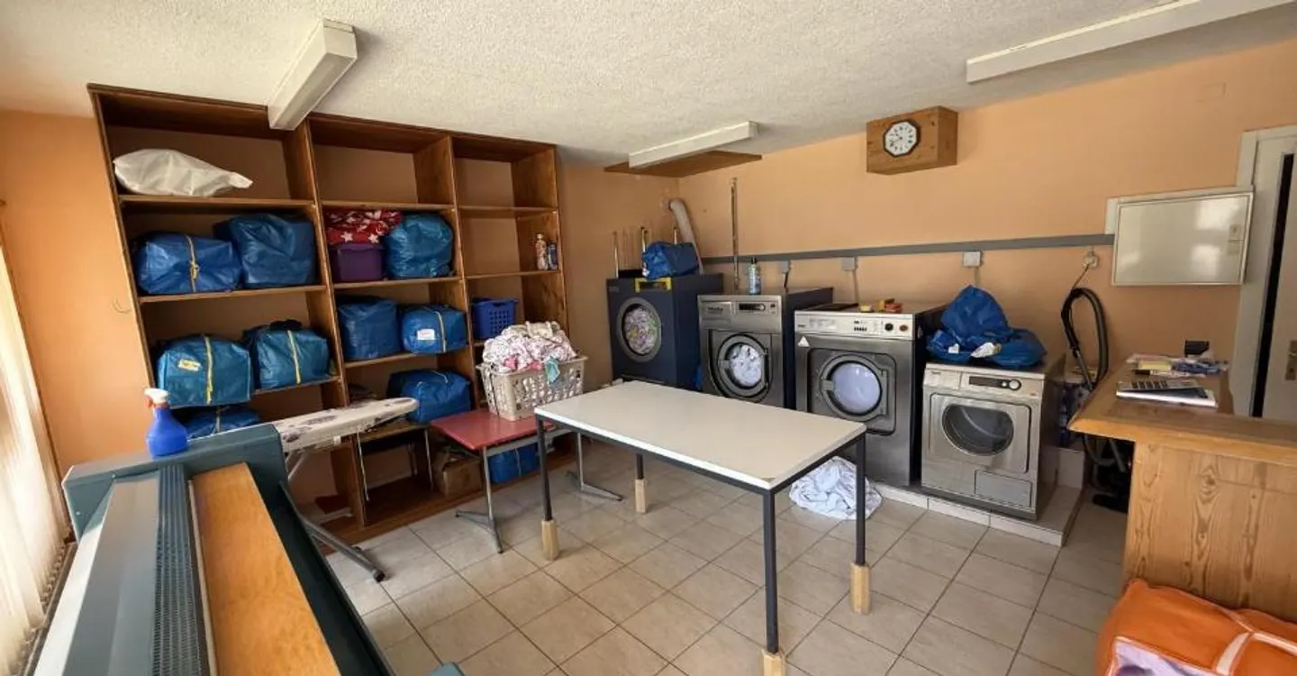 For sale in Tzoumaz a commercial space currently used as a laundry - Photo 1 of 5