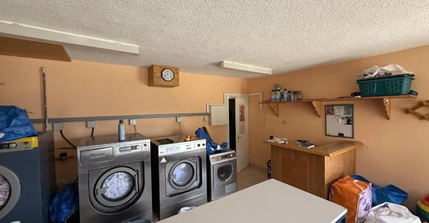 For sale in Tzoumaz a commercial space currently used as a laundry - Photo 3 of 5