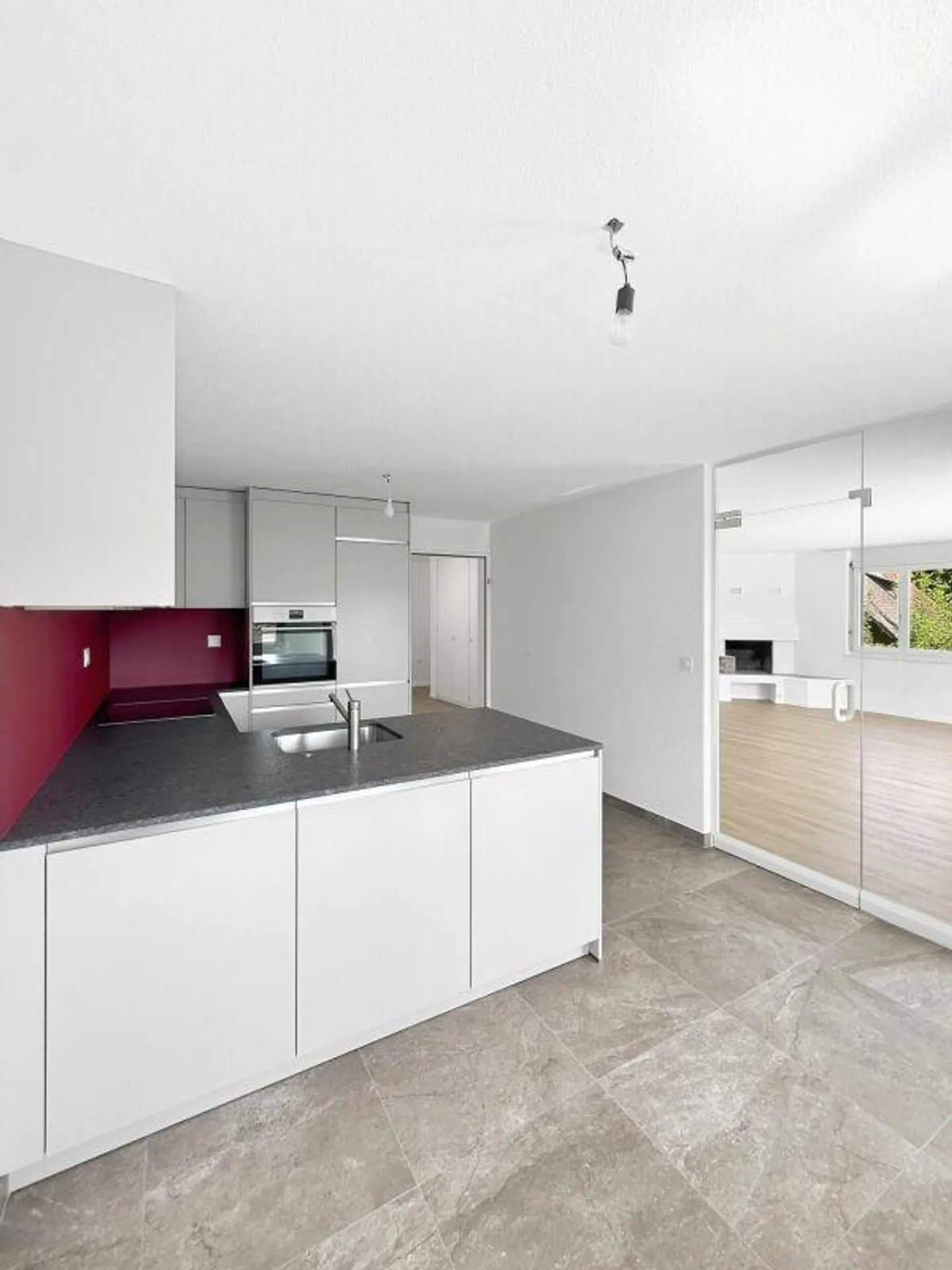 Helle 4.5-Zimmer-Wohnung mit Balkon in Walliswil b. Wangen - Photo 2 of 12