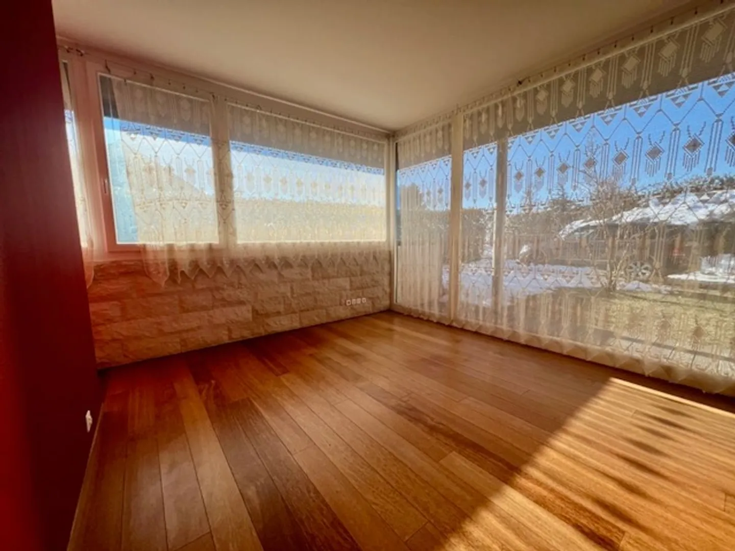 Machen Sie ein Angebot für diese hervorragende Villa mit Blick auf den See und die Alpen - Foto 4 von 13