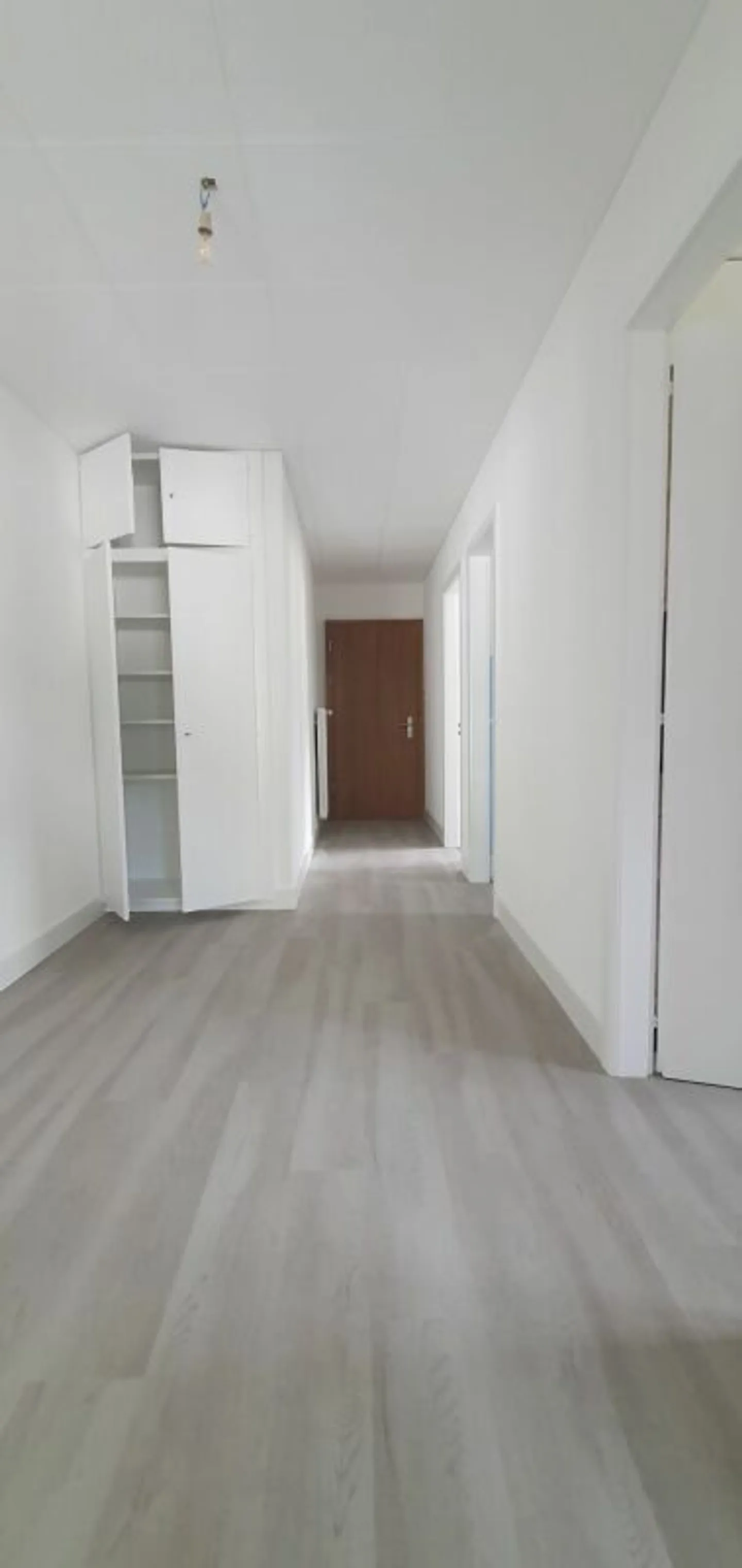 Appartement rénové de 3,5 pièces au dernier étage en face de l'école avec parking - Photo 5 sur 7