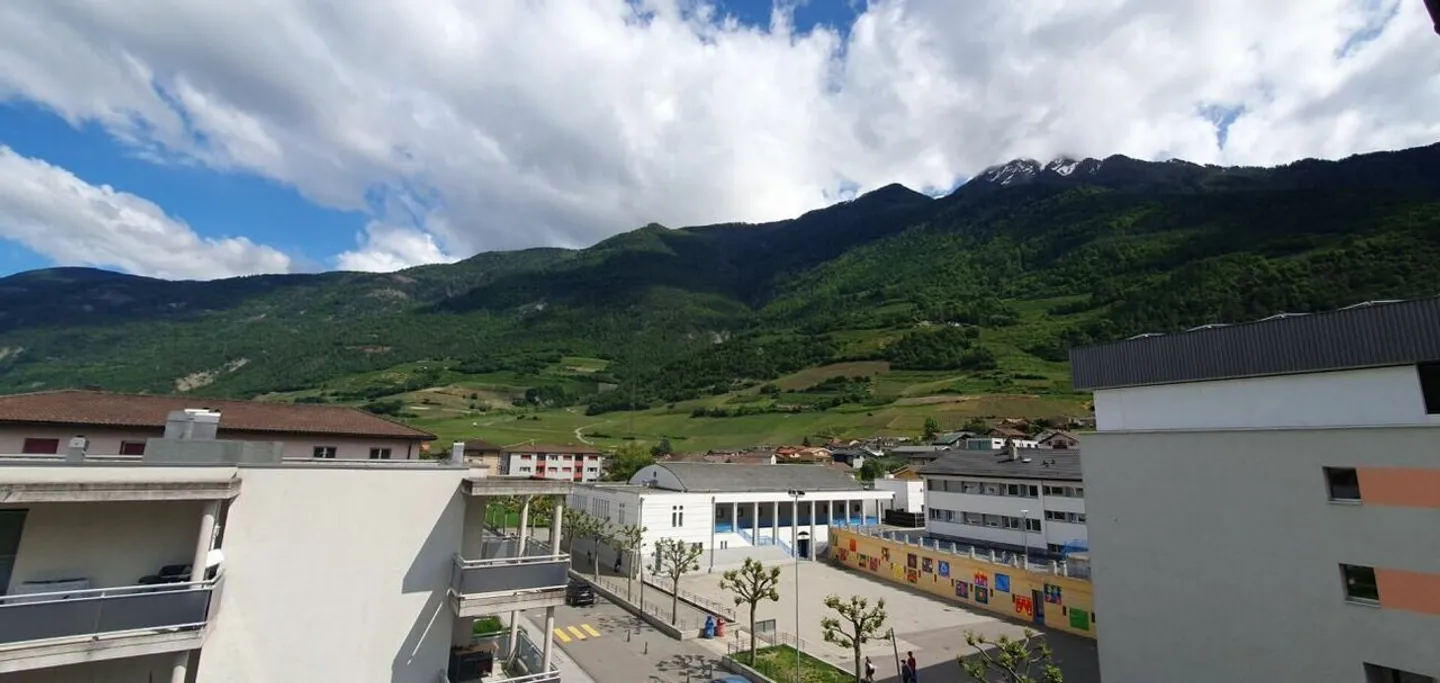 Appartement rénové de 3,5 pièces au dernier étage en face de l'école avec parking - Photo 7 sur 7