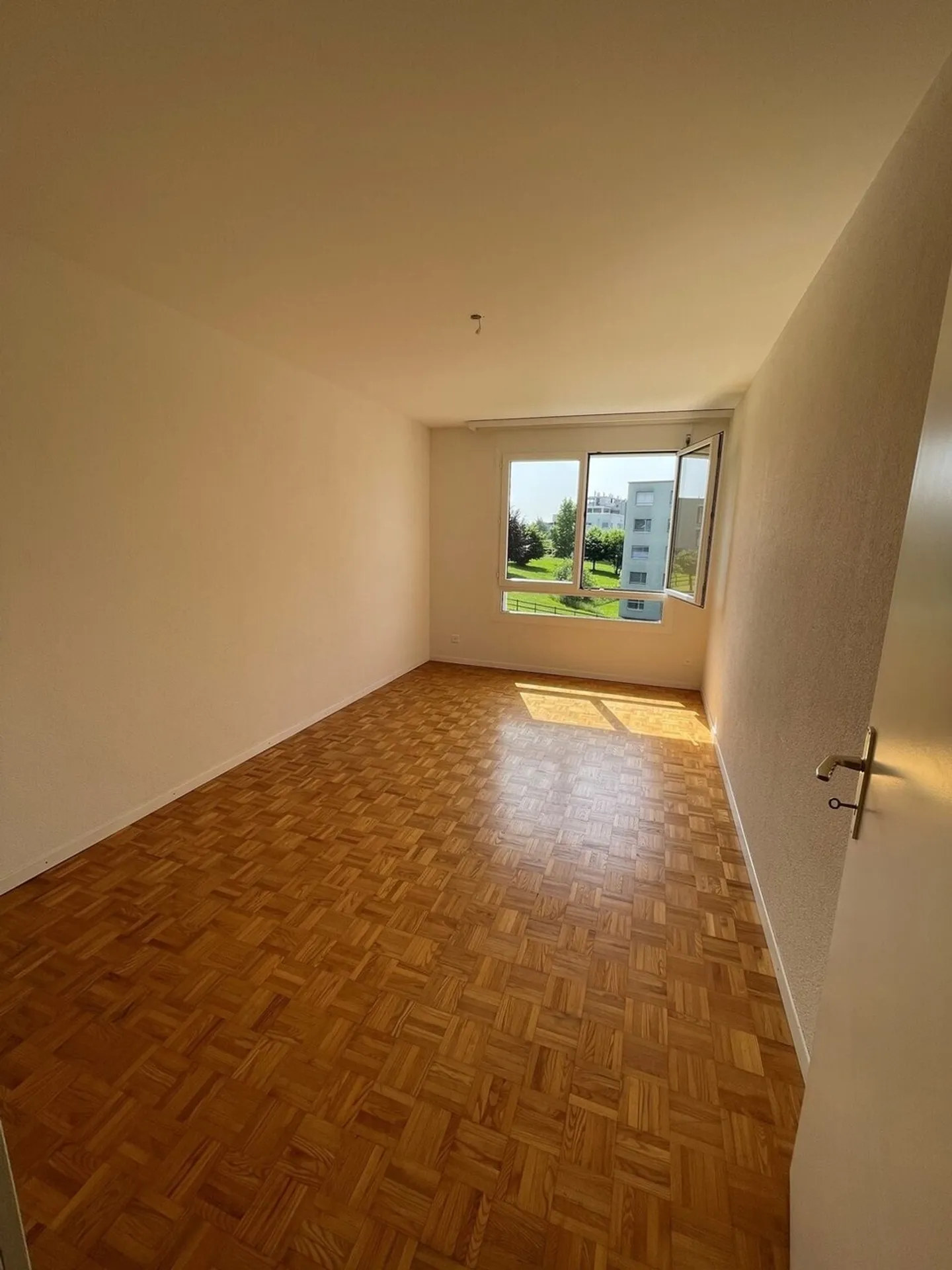 Incantevole appartamento di 4,5 stanze in un quartiere molto familiare - Foto 9 di 13