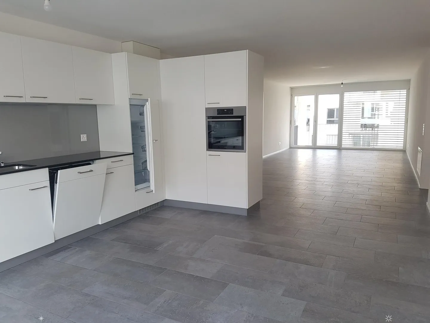 Moderne Attikawohnung in Biel - Foto 2 von 8