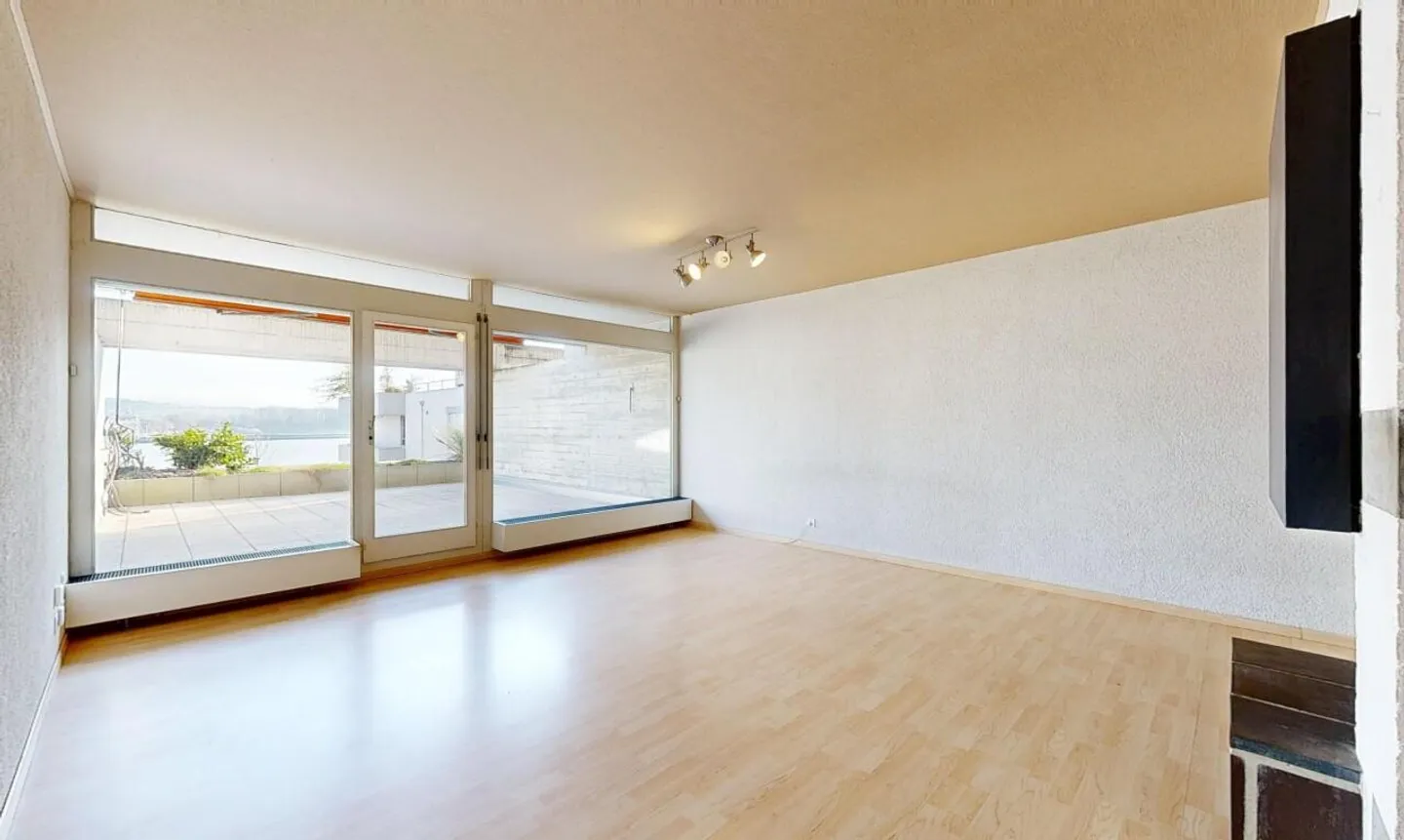 Terraced house by Lake Biel with shared lakeside area - Photo 11 of 13