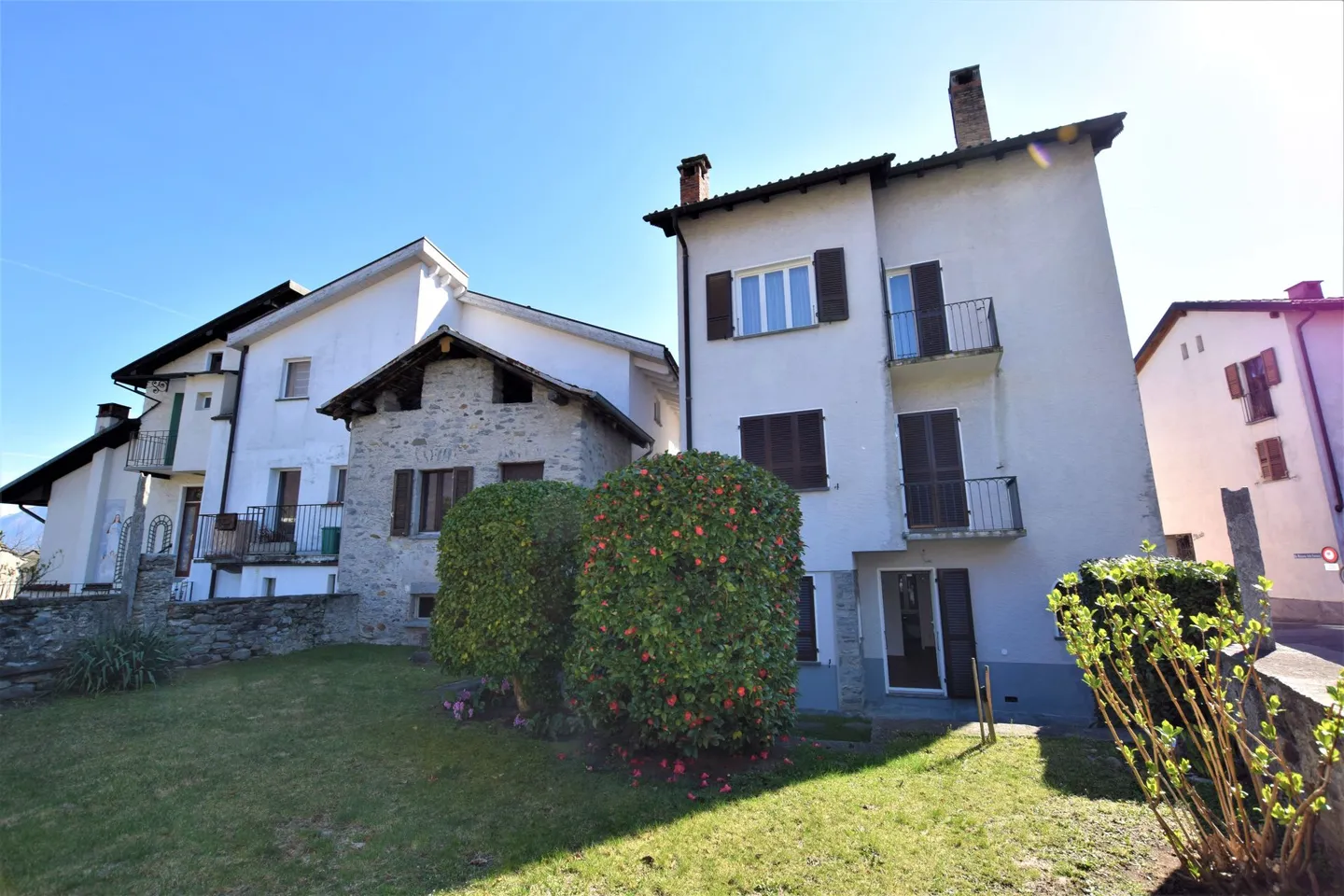 Bel appartement de 2,5 pièces entièrement rénové - Photo 1 sur 5